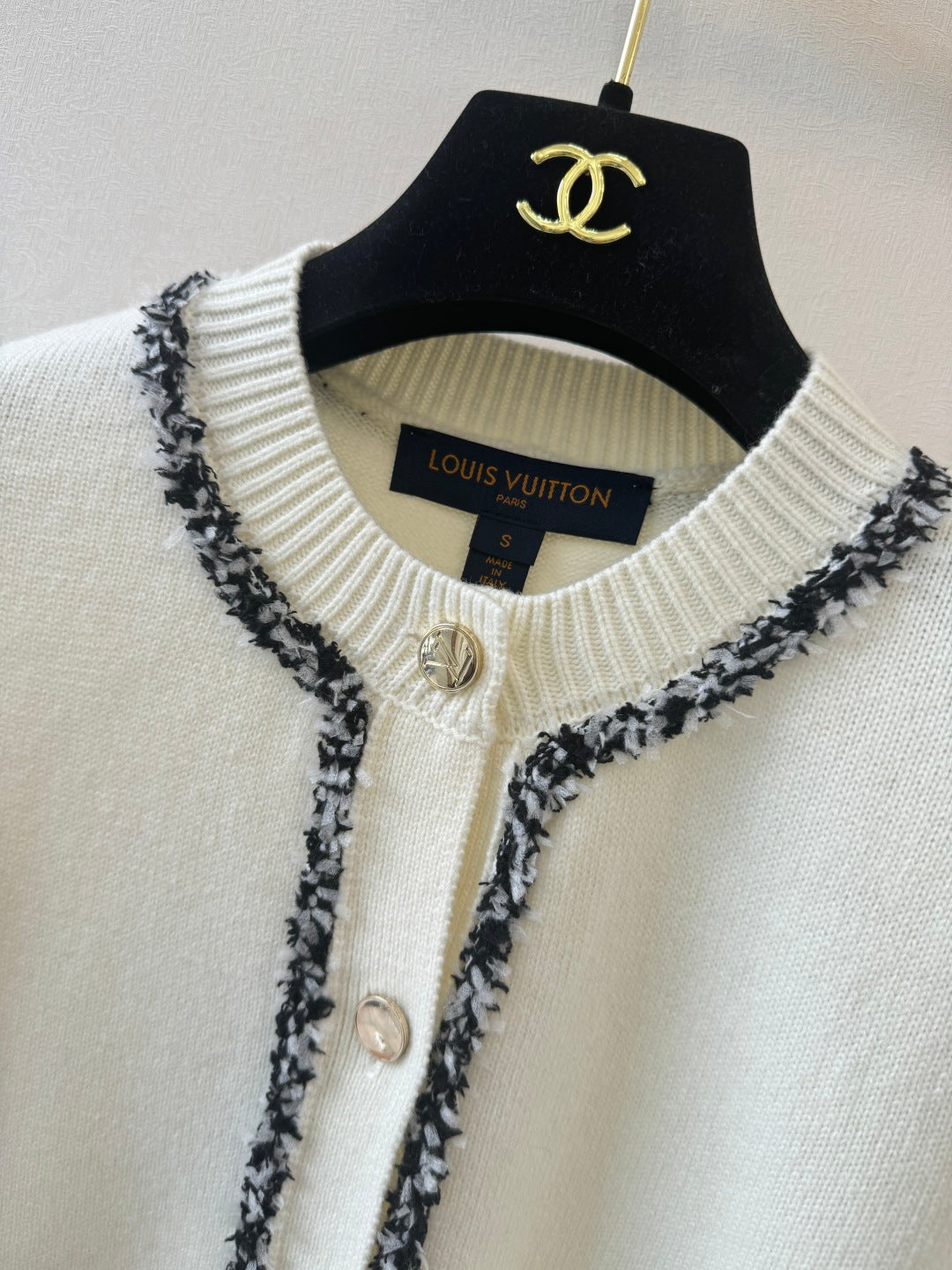 26SS NEU Kontrastfarbener Jacquard Perlenstickerei Rundhals Langarm-Strickjacke
