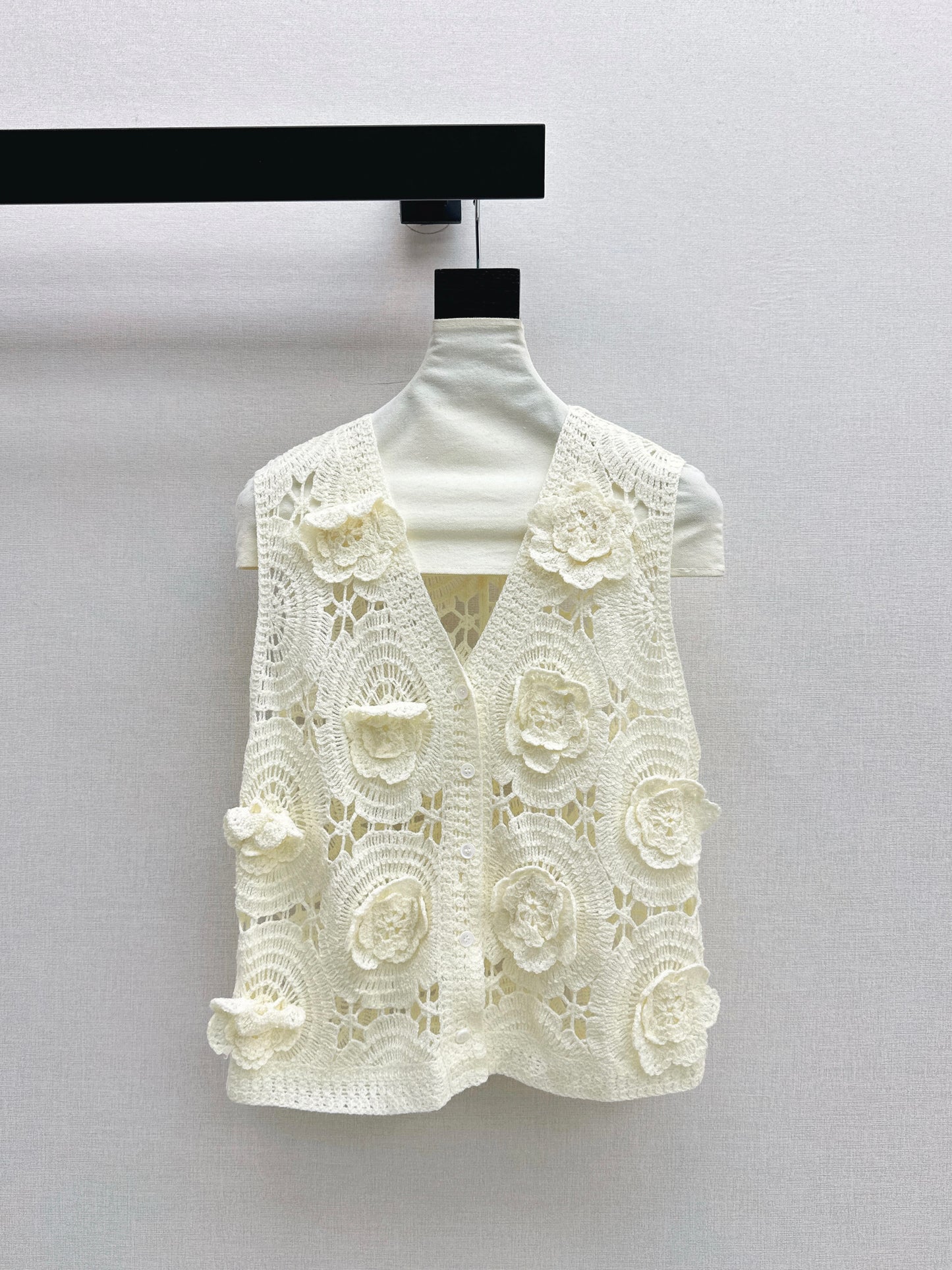 26SS NEW Three-dimensional hand-crocheted short knitted vest