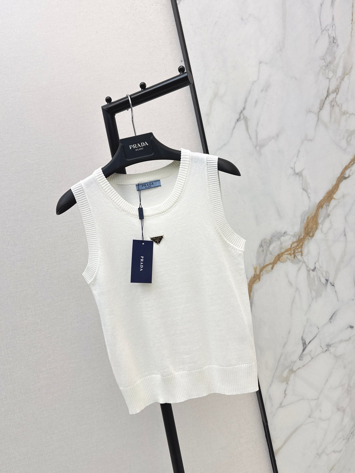26SS NEW Sleeveless knitted vest with triangle logo decoration