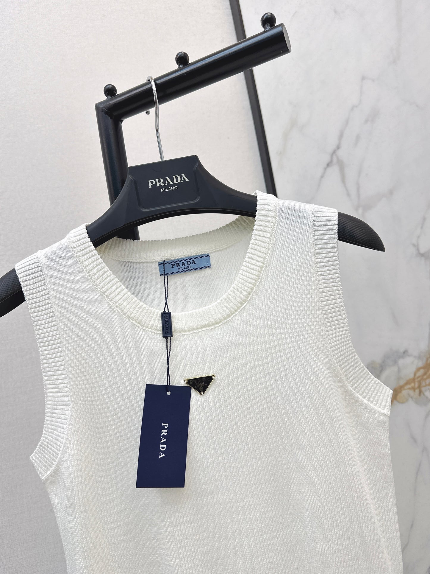 26SS NEW Sleeveless knitted vest with triangle logo decoration