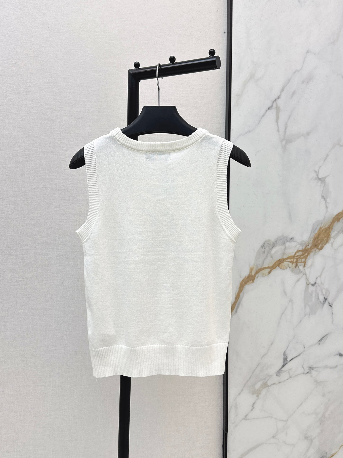26SS NEW Sleeveless knitted vest with triangle logo decoration
