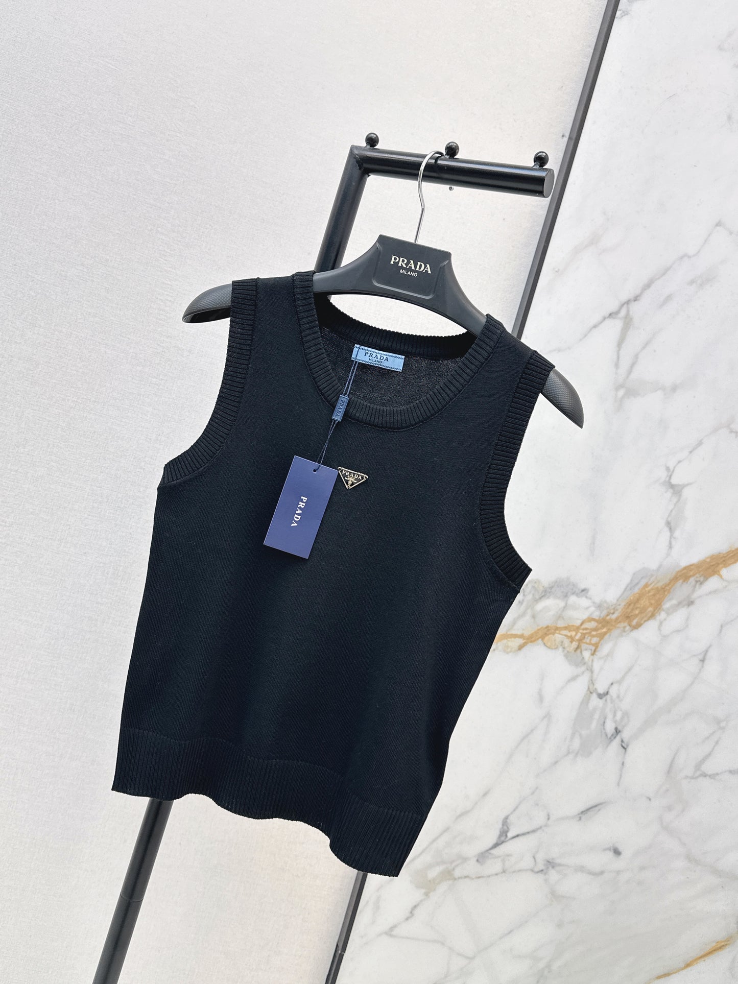 26SS NEW Sleeveless knitted vest with triangle logo decoration