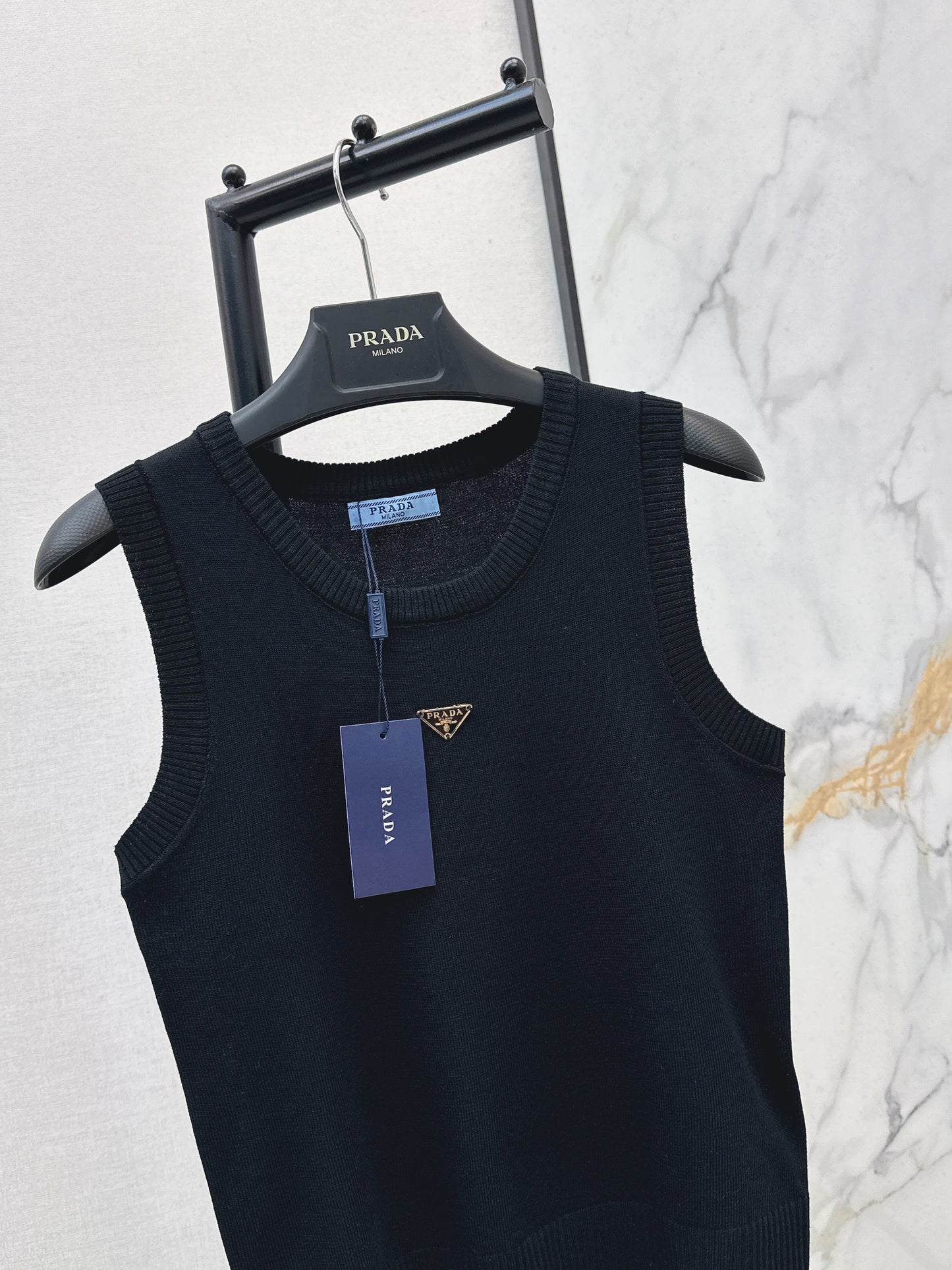 26SS NEW Sleeveless knitted vest with triangle logo decoration