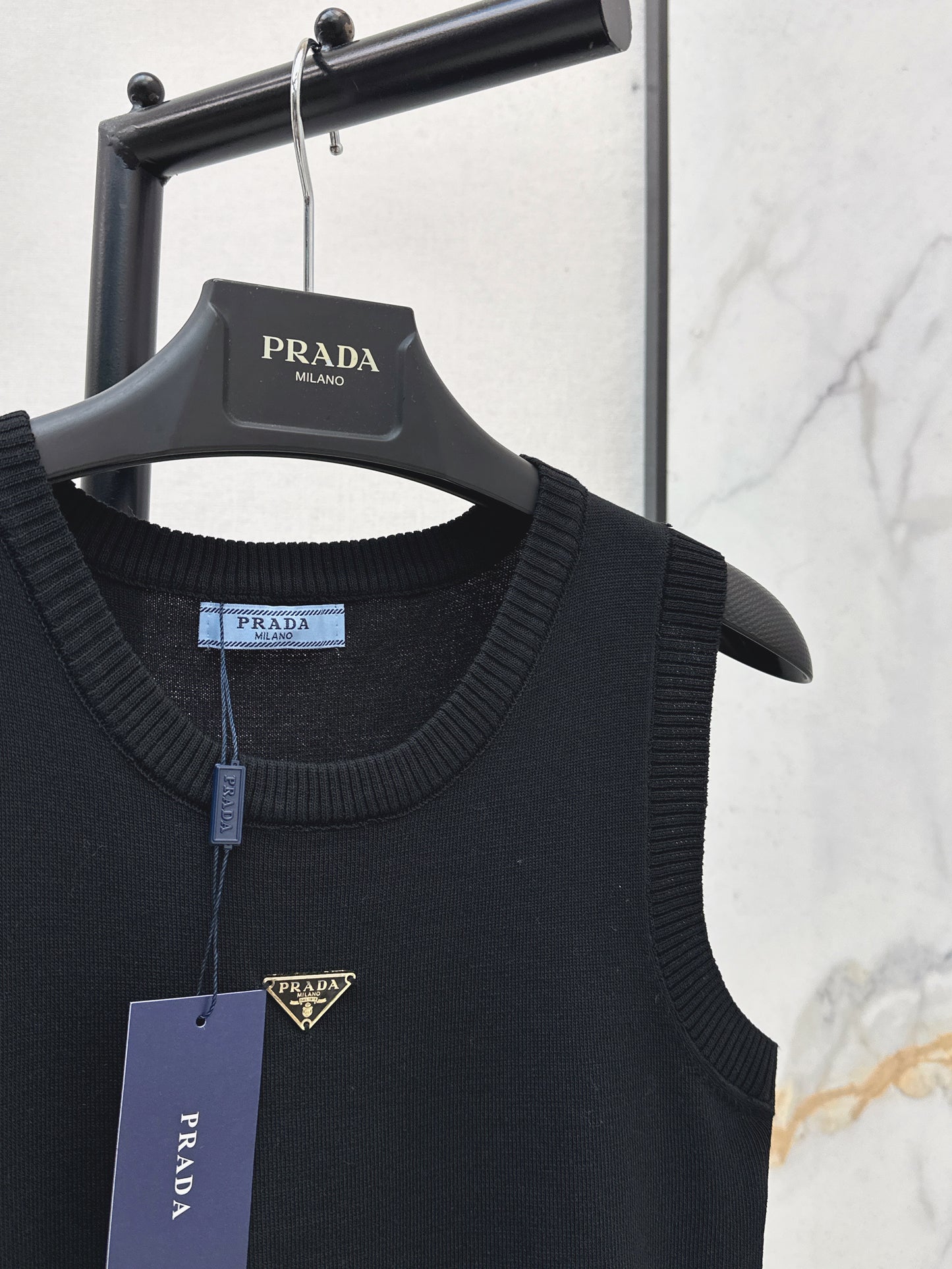 26SS NEW Sleeveless knitted vest with triangle logo decoration
