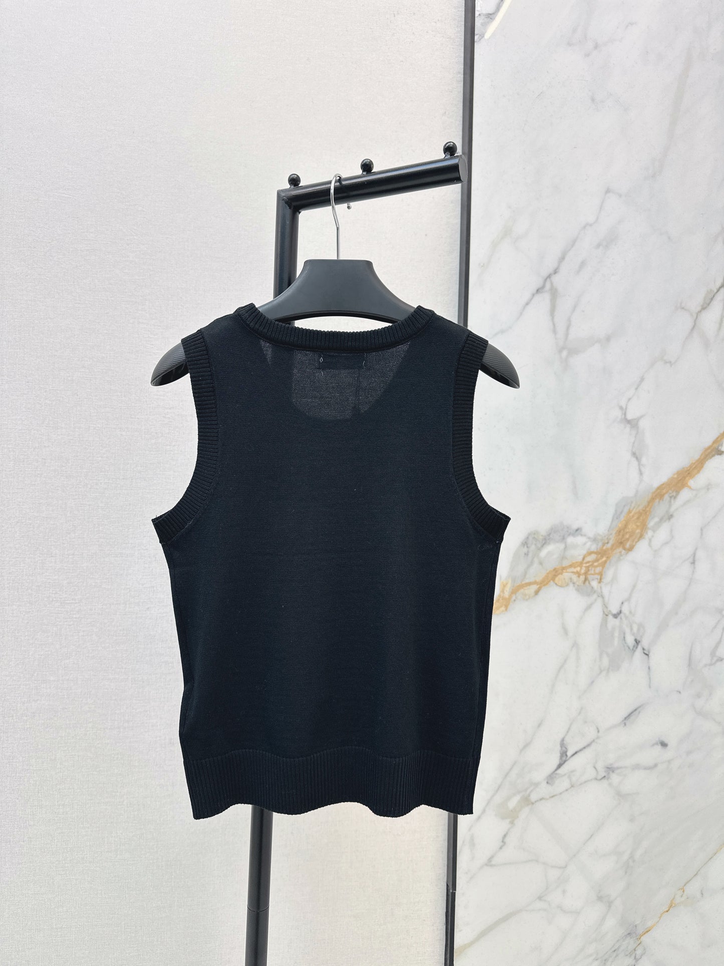 26SS NEW Sleeveless knitted vest with triangle logo decoration