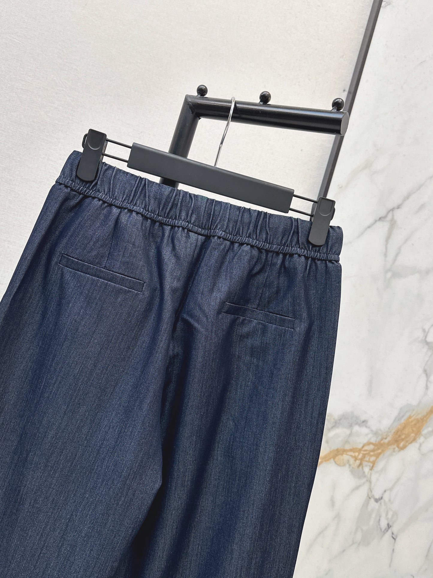 26SS NEUE Jeans mit Bienenstickerei