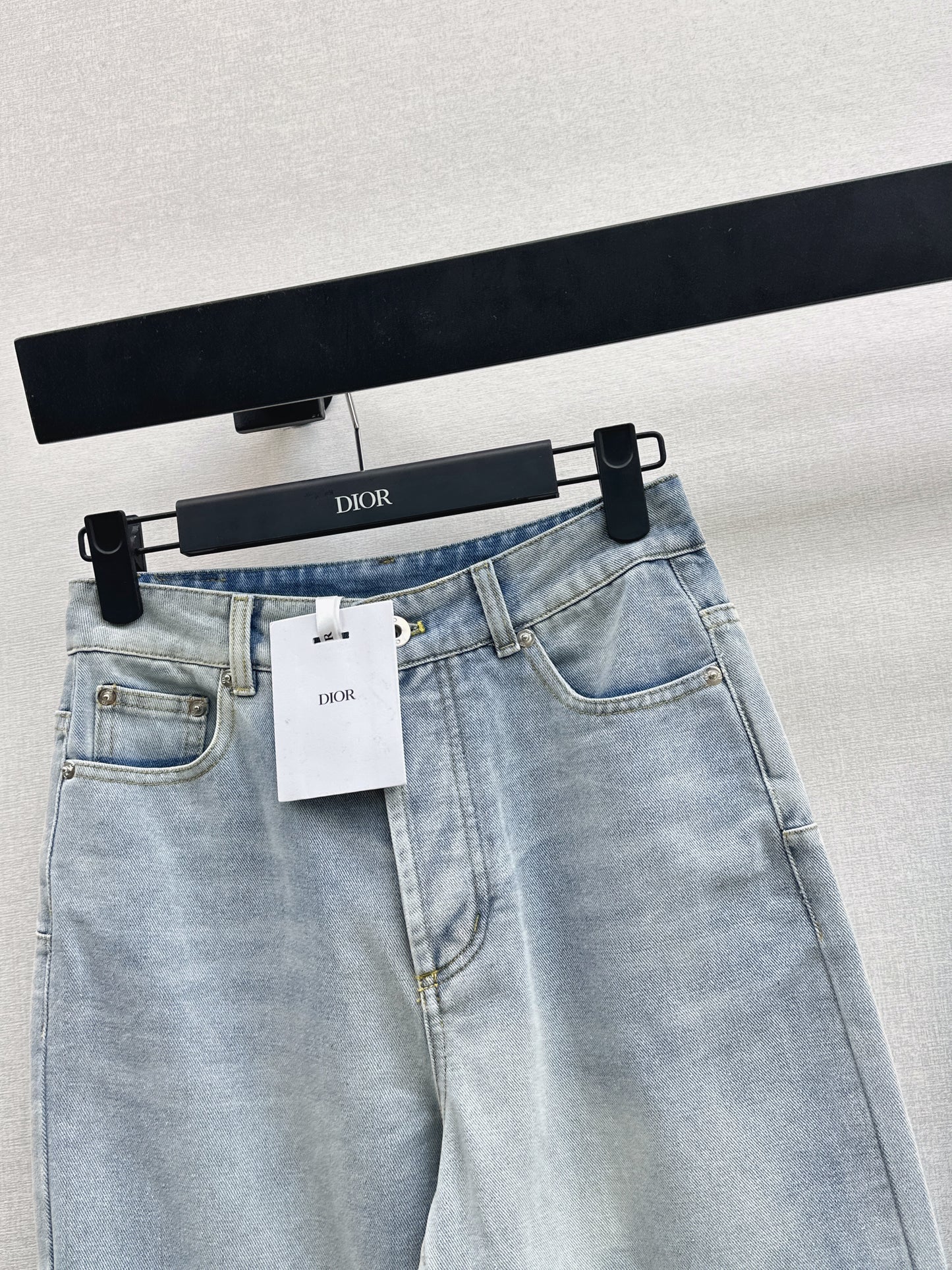 26SS NEUE Distressed-washed-Jeans in Tintenweiß