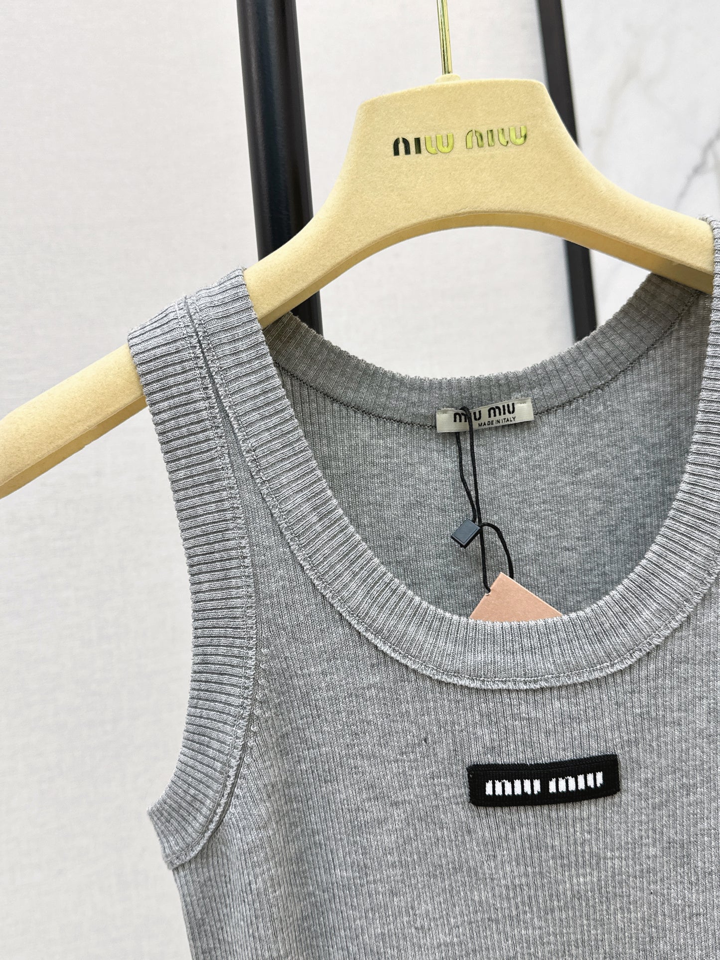 26SS NEW Logo-embellished sleeveless tank top