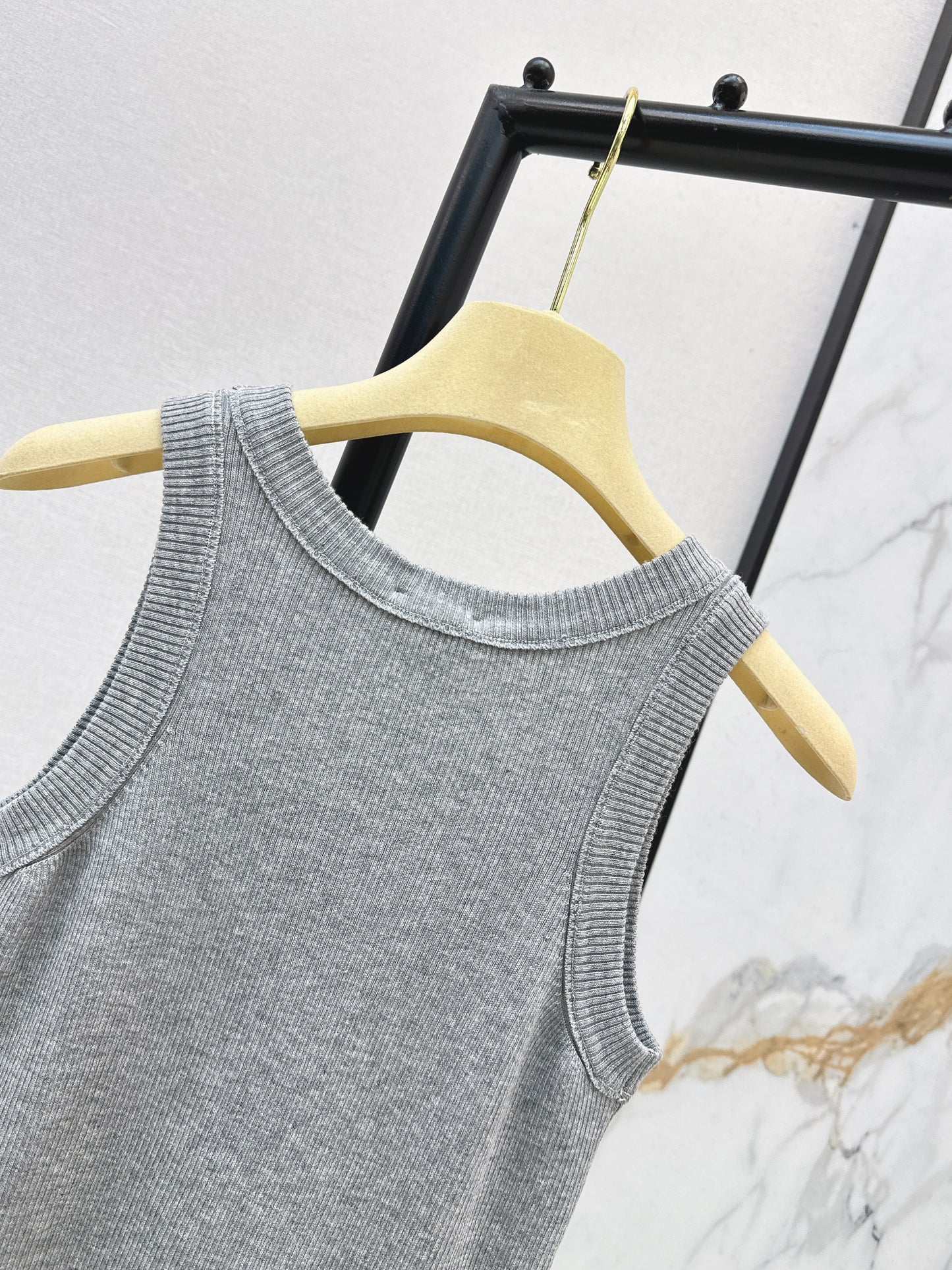 26SS NEW Logo-embellished sleeveless tank top