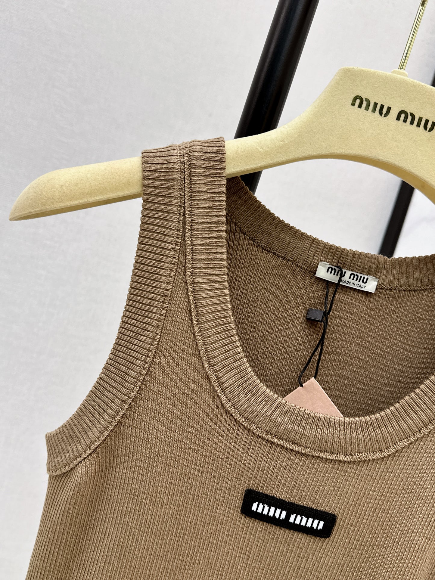 26SS NEW Logo-embellished sleeveless tank top
