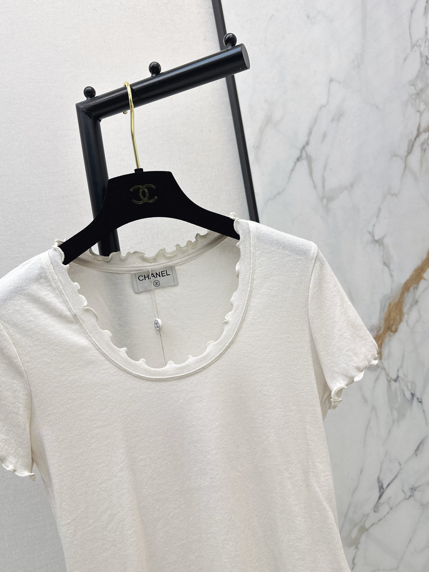 26SS NEW Classic logo beaded wavy edge U-neck T-shirt