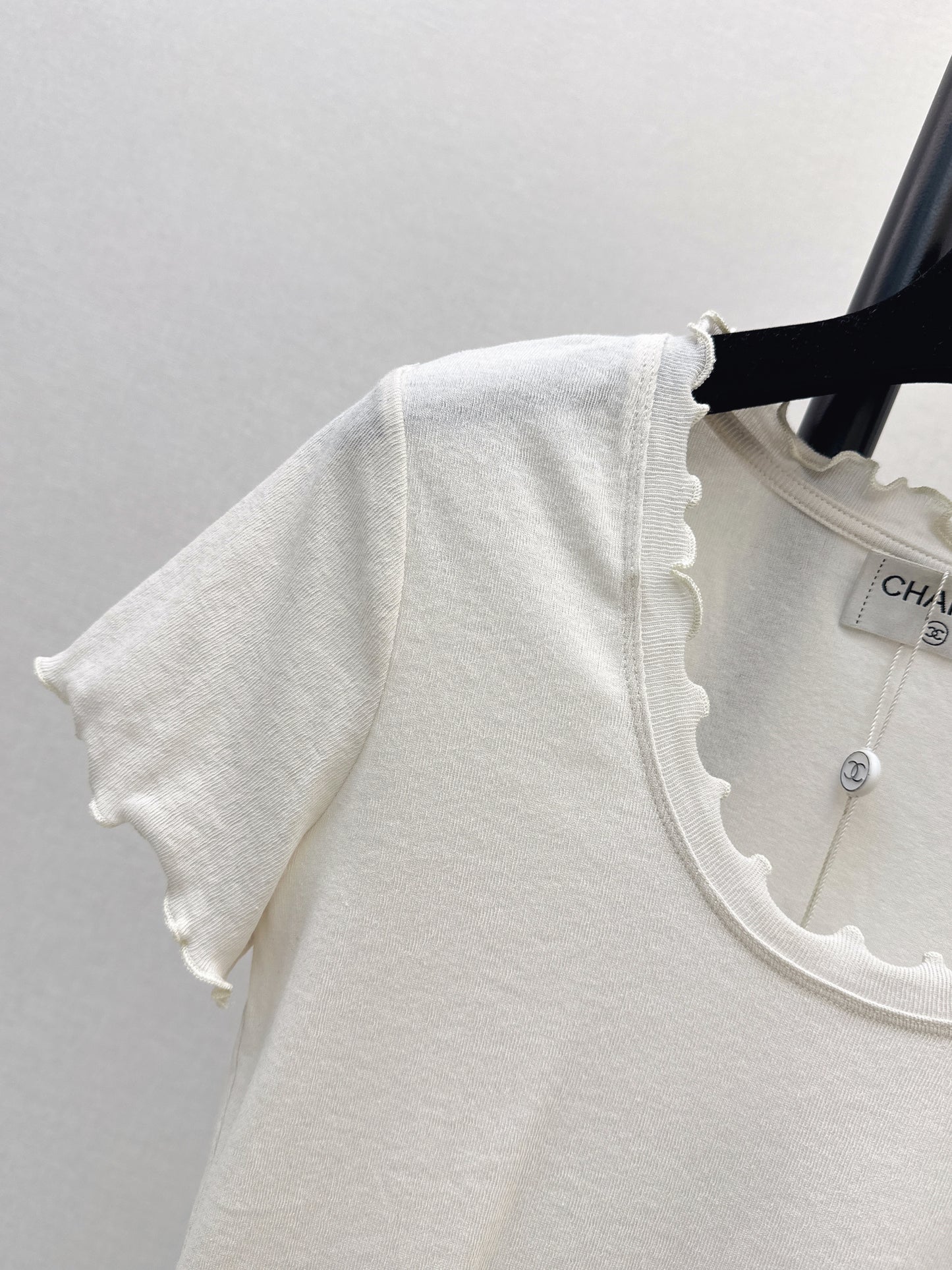 26SS NEW Classic logo beaded wavy edge U-neck T-shirt