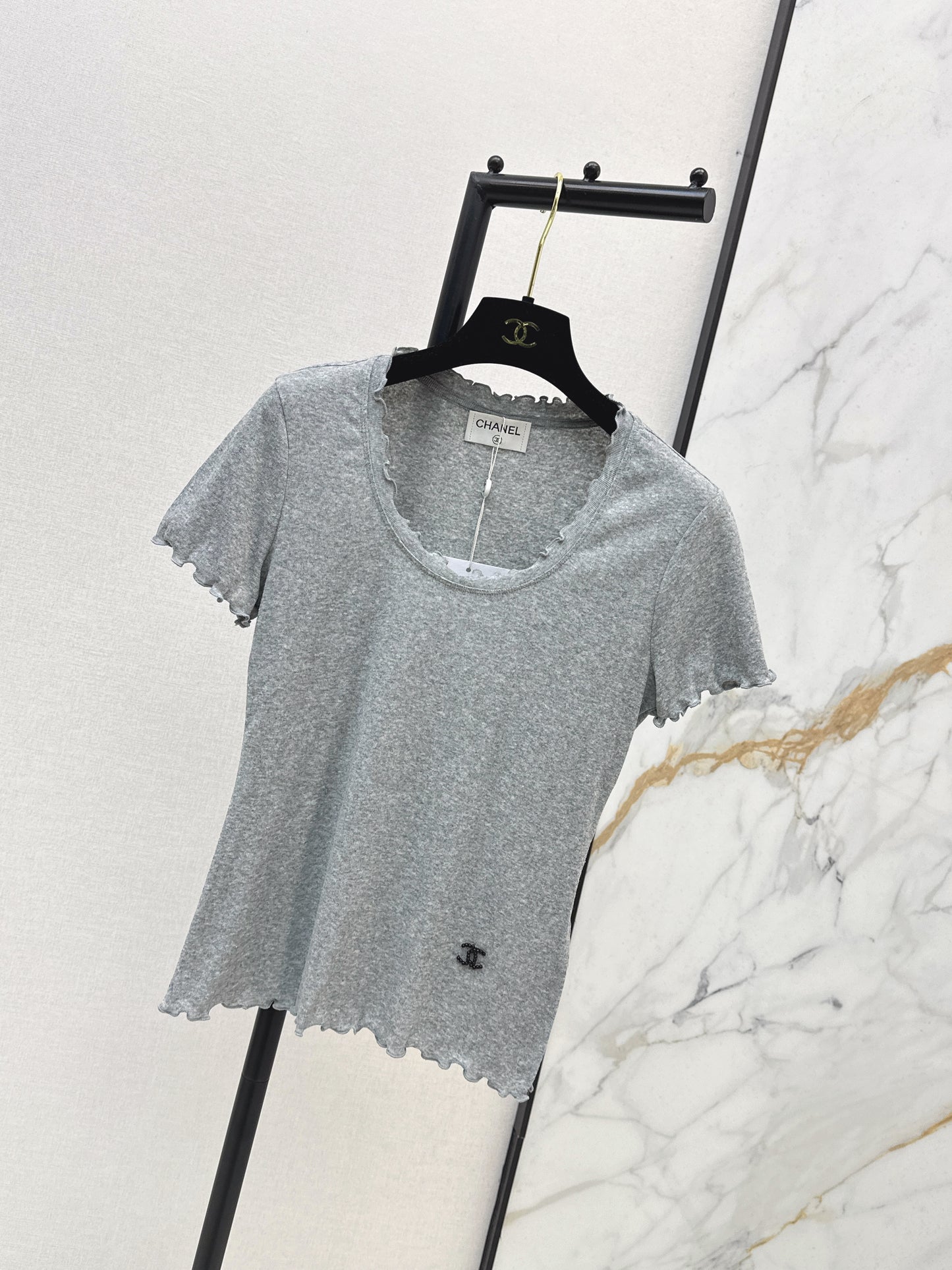 26SS NEW Classic logo beaded wavy edge U-neck T-shirt
