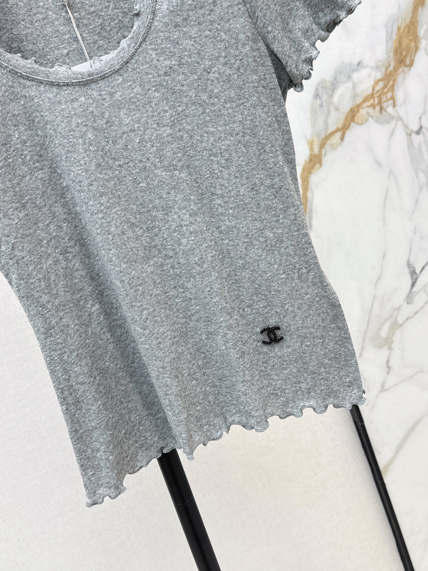 26SS NEW Classic logo beaded wavy edge U-neck T-shirt