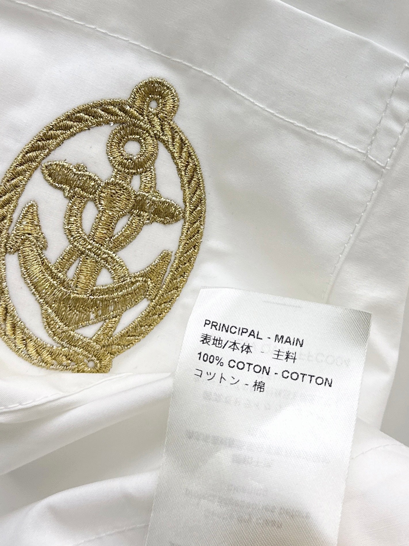26SS Hemd mit neuem Logo-Stickerei