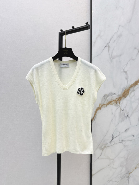 26SS NEW Three-dimensional camellia decorated V-neck T-shirt