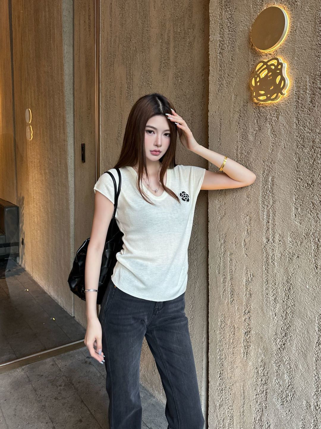 26SS NEW Three-dimensional camellia decorated V-neck T-shirt