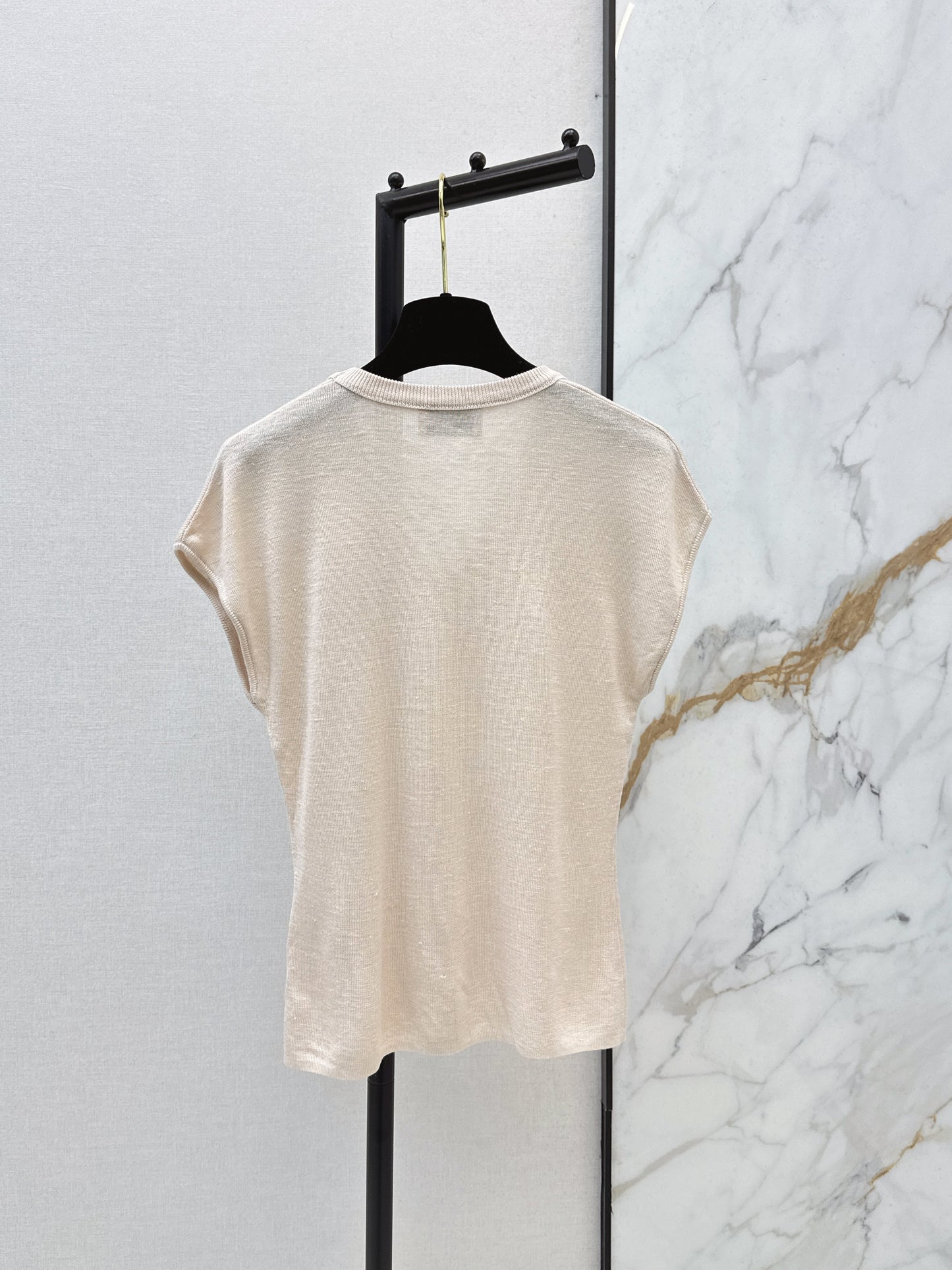 26SS NEW Three-dimensional camellia decorated V-neck T-shirt