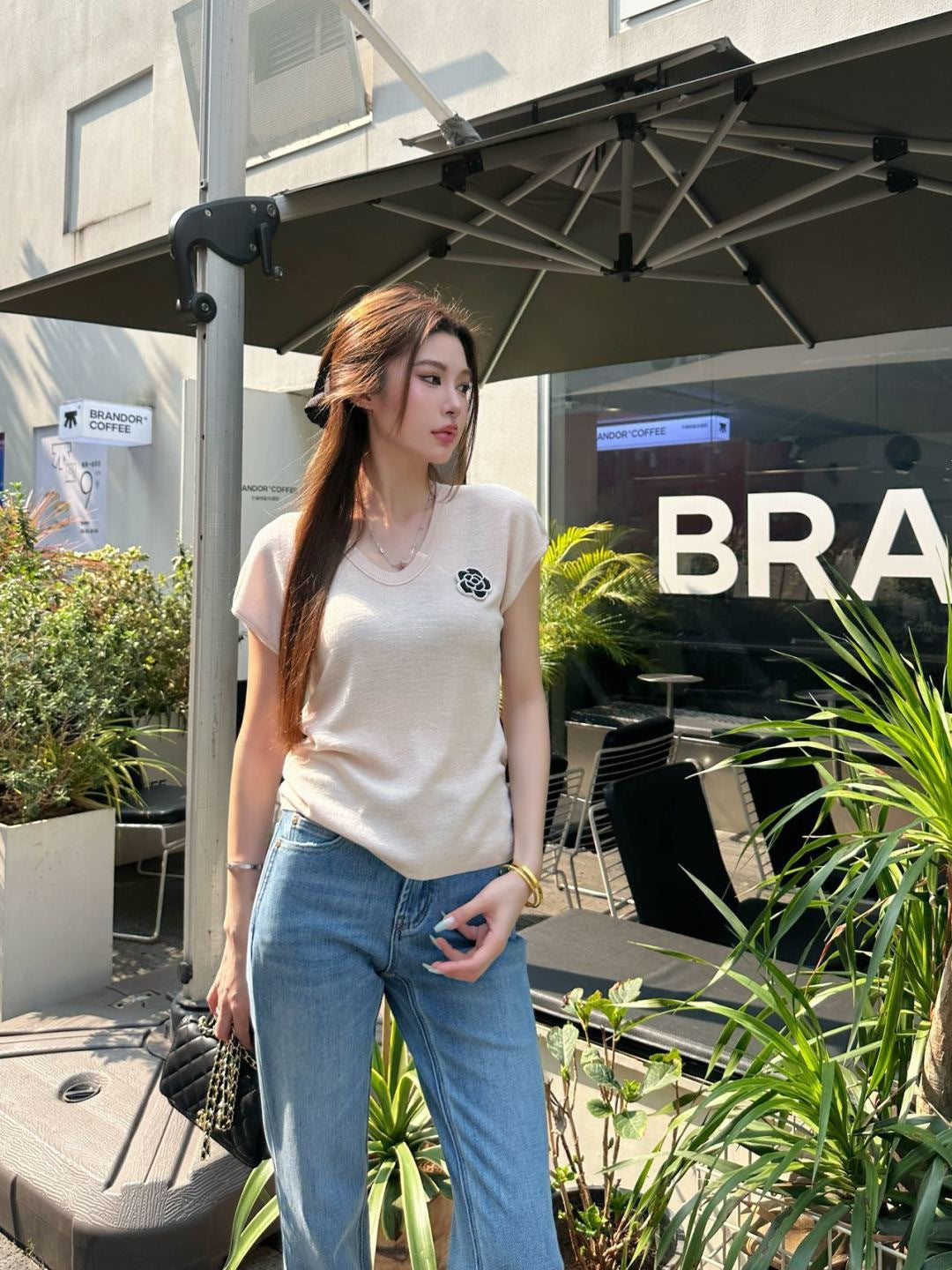 26SS NEW Three-dimensional camellia decorated V-neck T-shirt