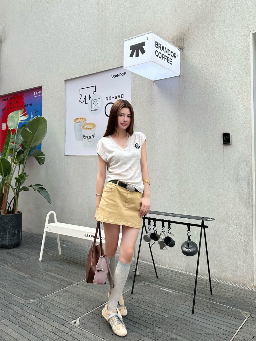 26SS NEW Three-dimensional camellia decorated V-neck T-shirt