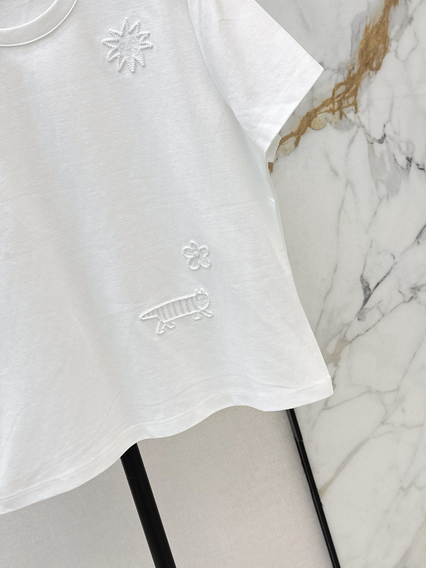 26SS NEUES Besticktes Perlen-T-Shirt mit kurzen Ärmeln