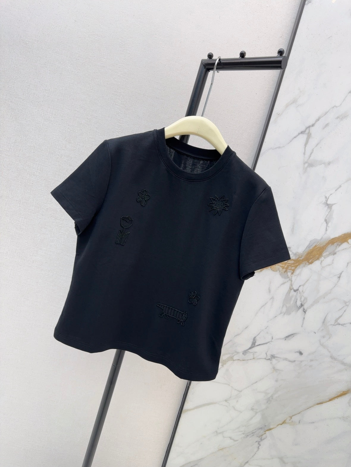 26SS NEUES Besticktes Perlen-T-Shirt mit kurzen Ärmeln