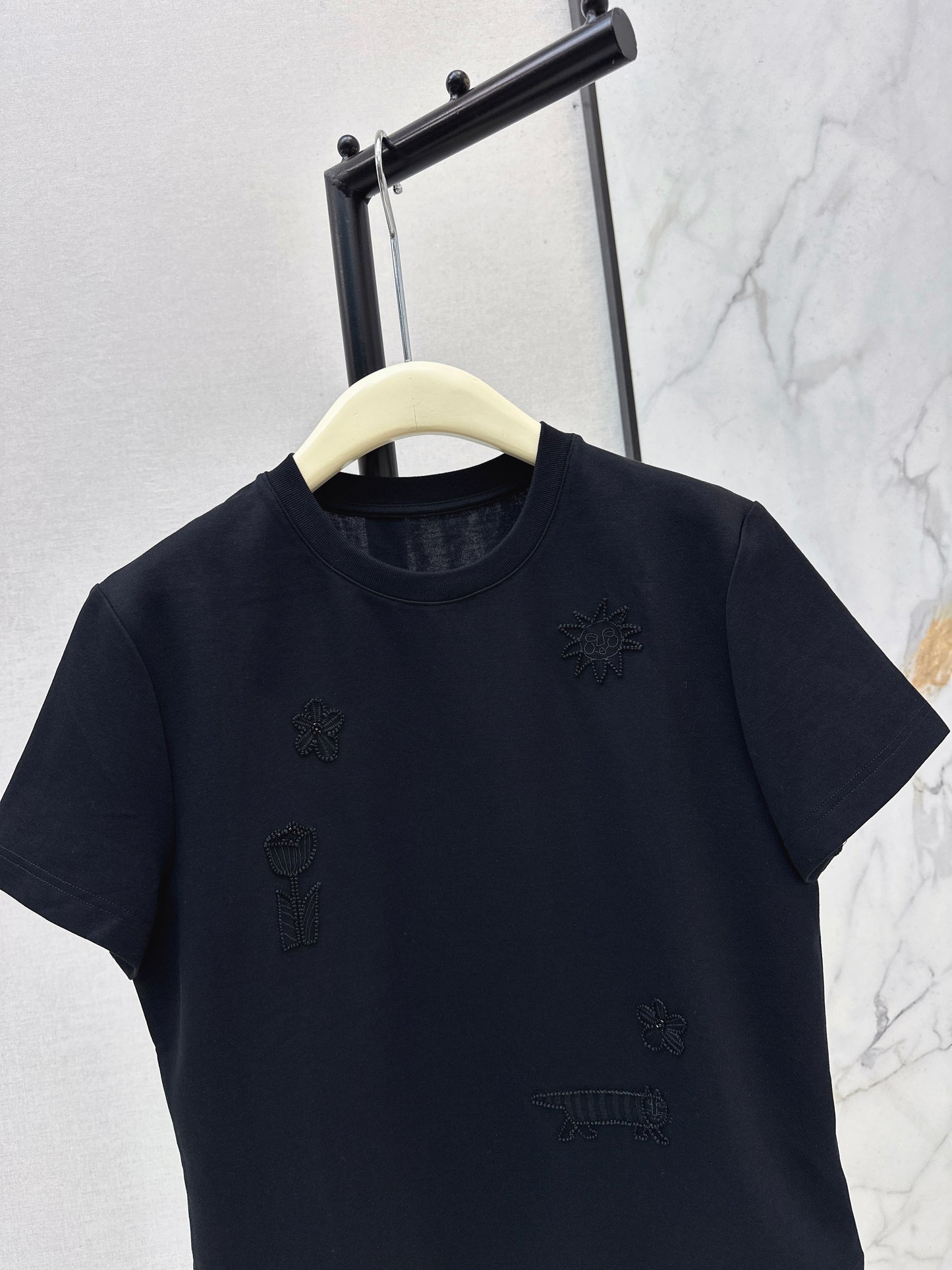 26SS NEUES Besticktes Perlen-T-Shirt mit kurzen Ärmeln