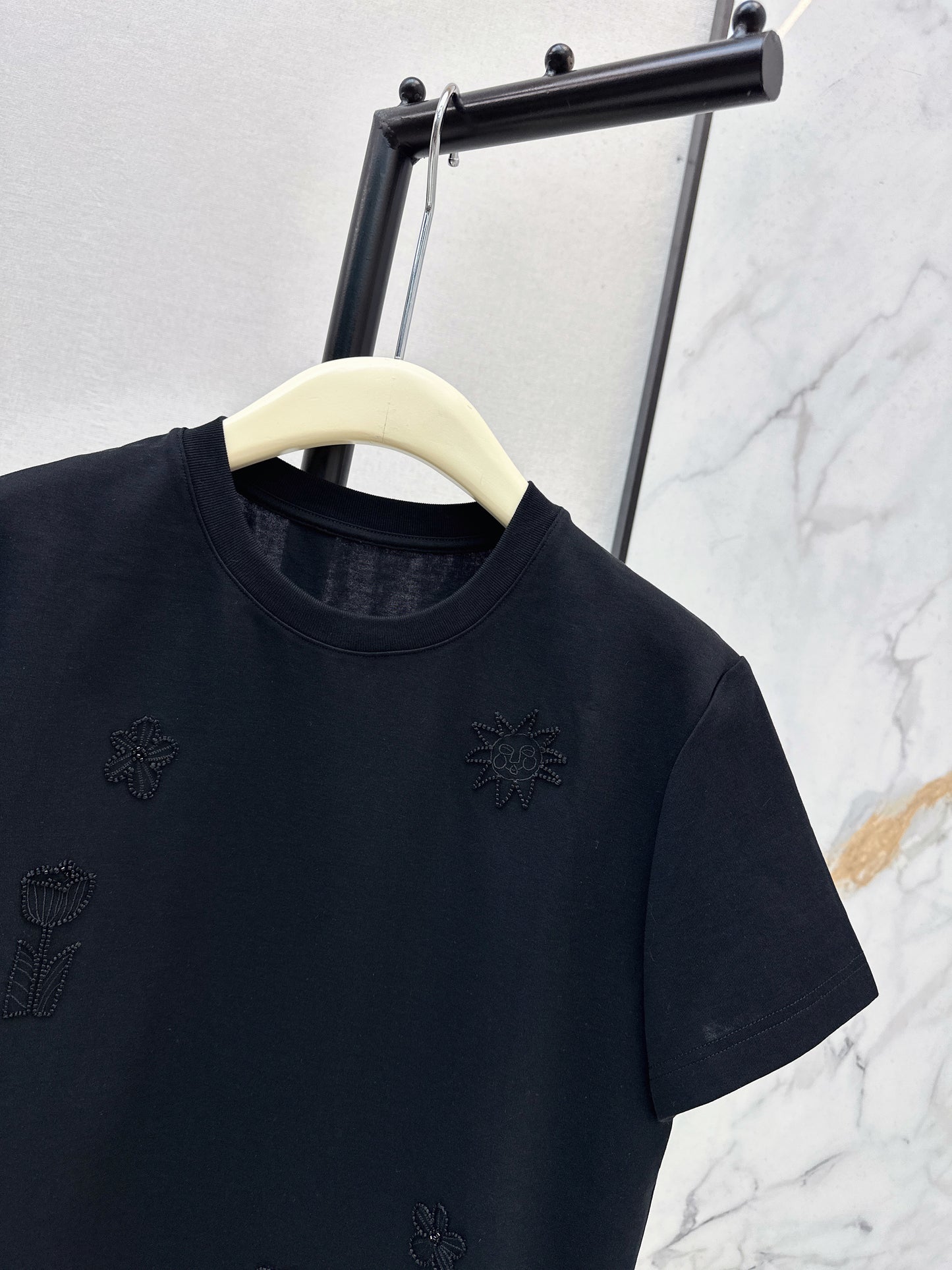 26SS NEUES Besticktes Perlen-T-Shirt mit kurzen Ärmeln