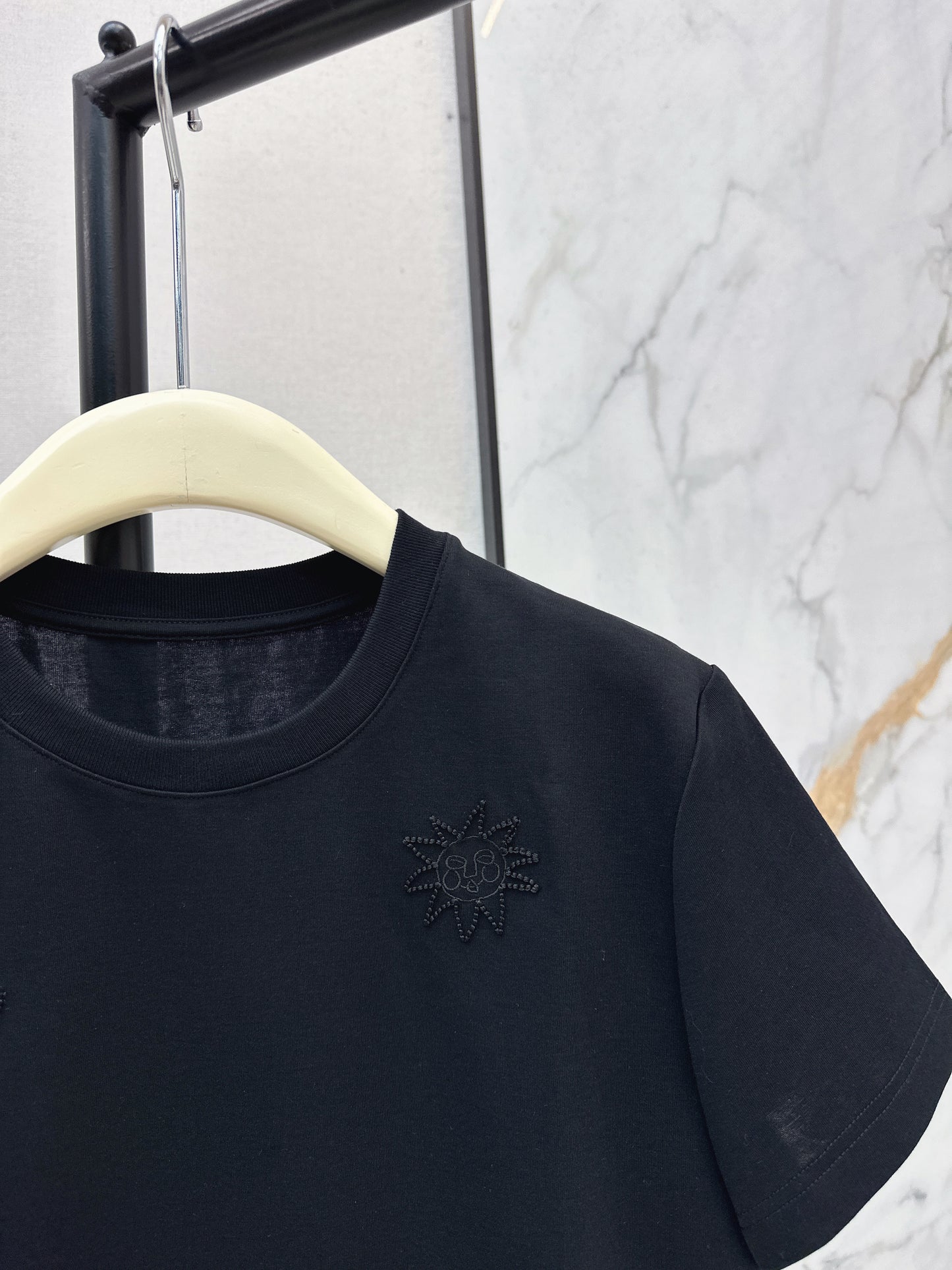 26SS NEUES Besticktes Perlen-T-Shirt mit kurzen Ärmeln