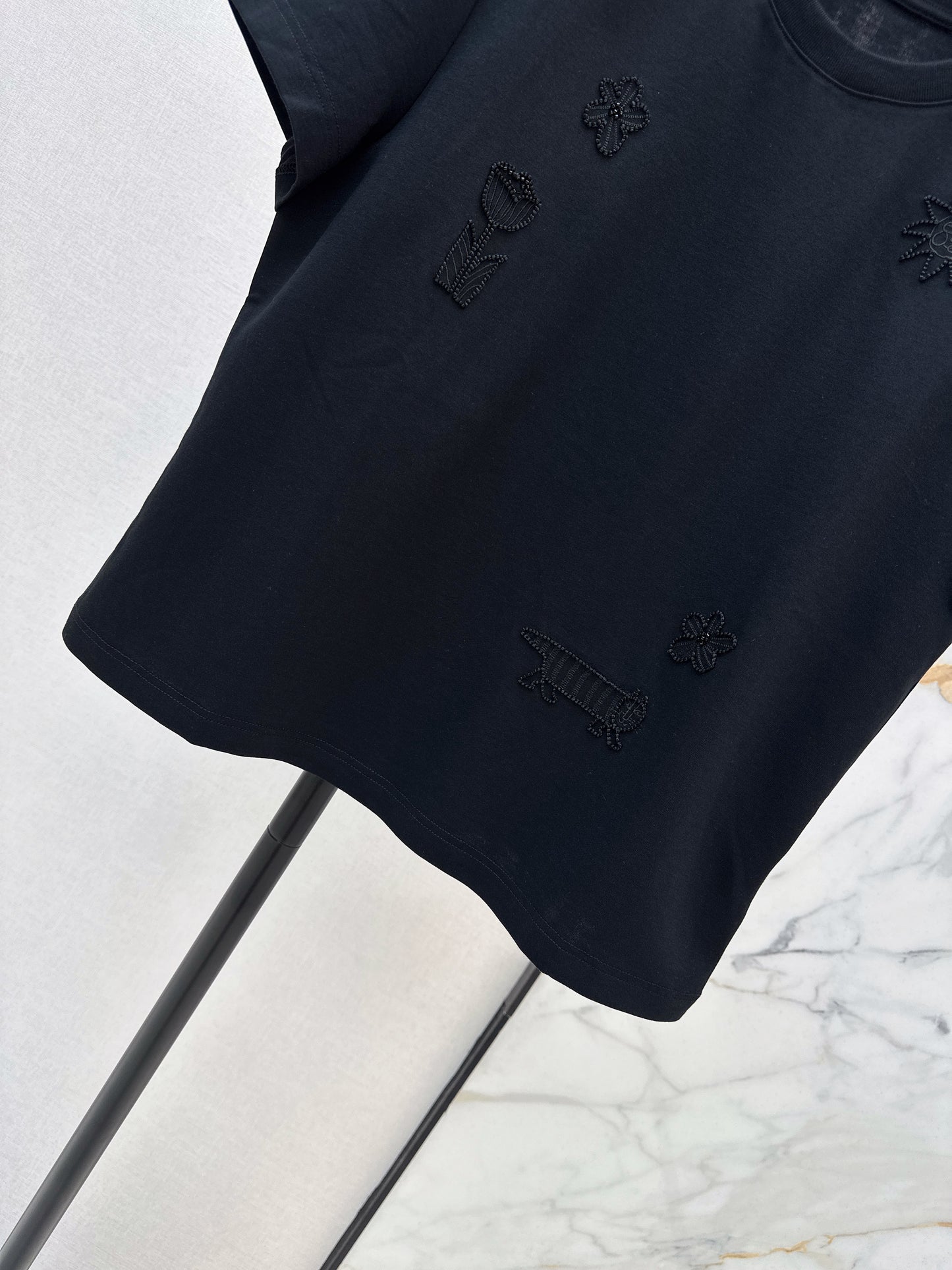 26SS NEUES Besticktes Perlen-T-Shirt mit kurzen Ärmeln