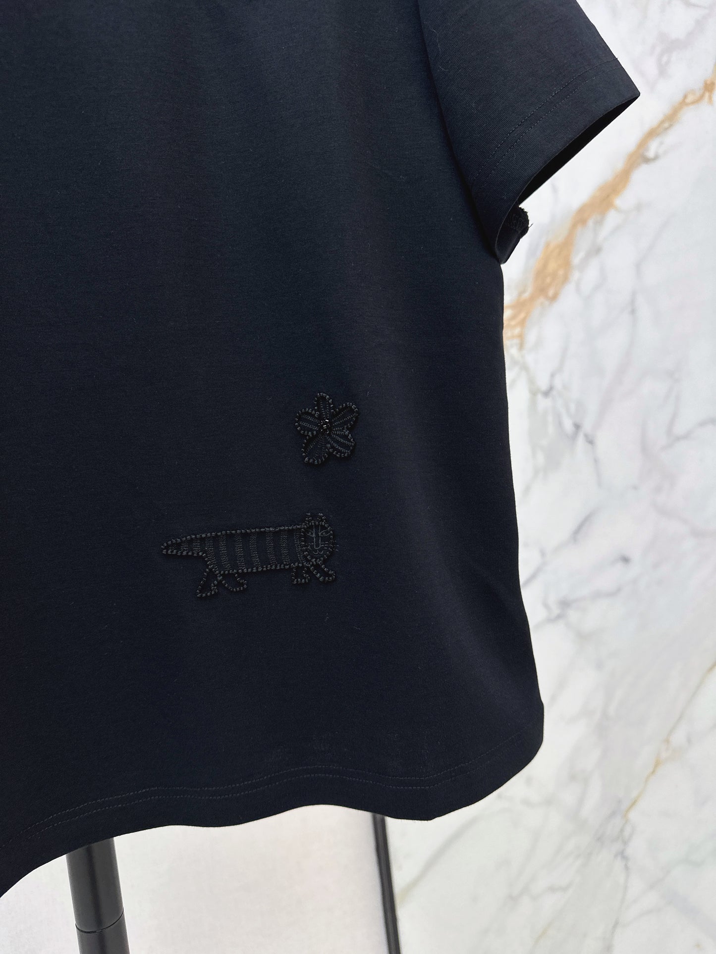 26SS NEUES Besticktes Perlen-T-Shirt mit kurzen Ärmeln