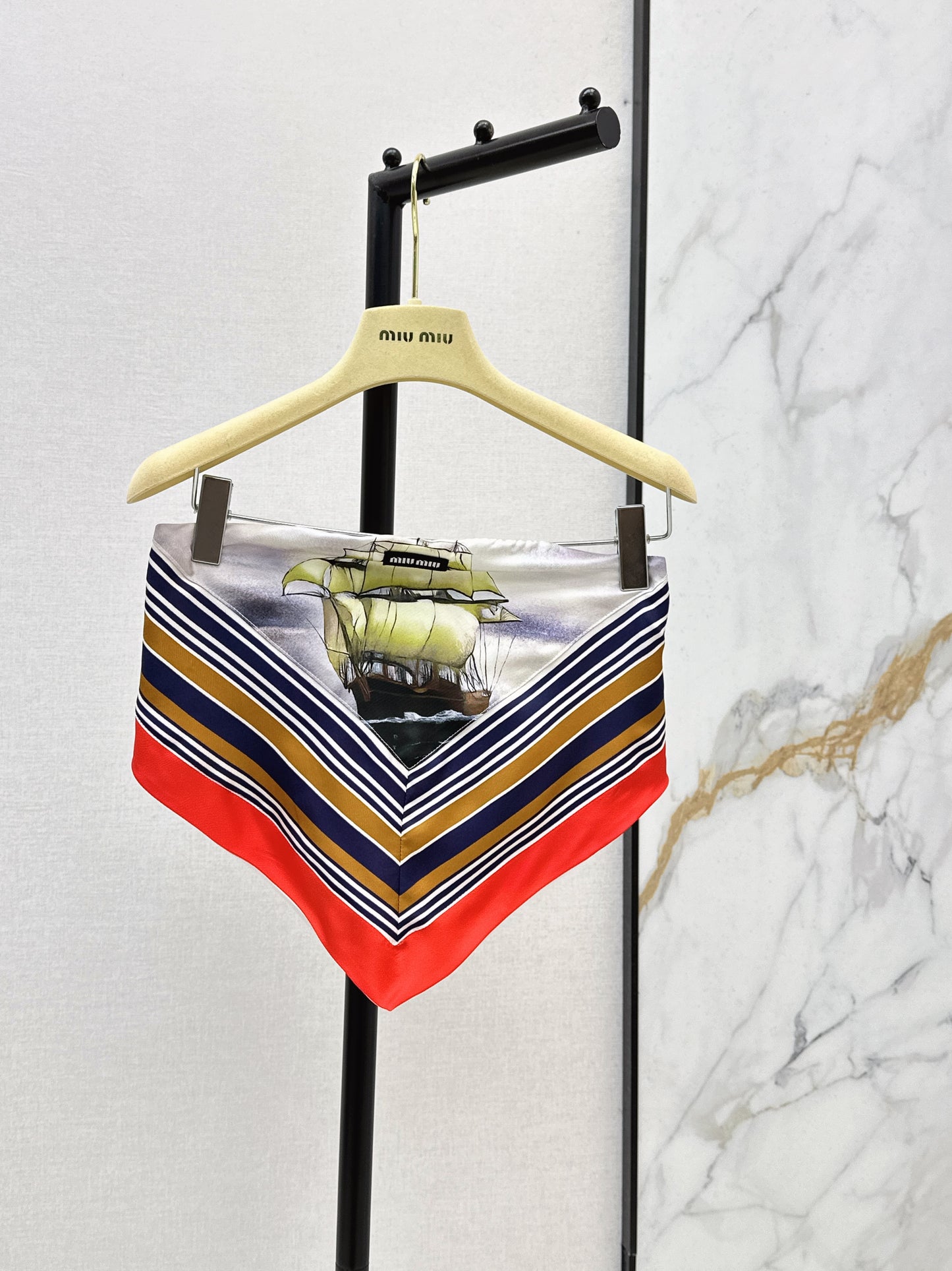 26SS NEW Age-reducing style printed tube top