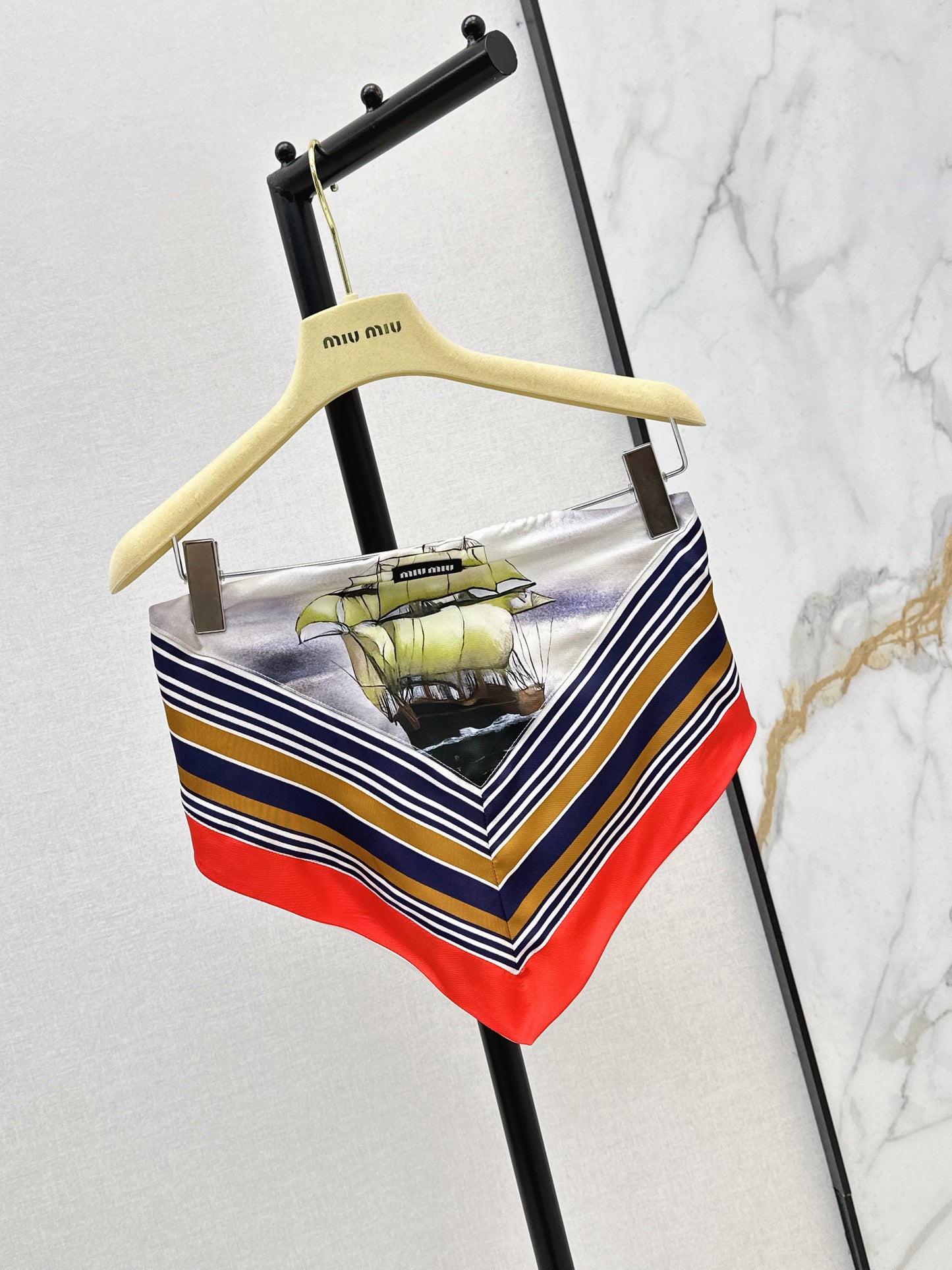26SS NEW Age-reducing style printed tube top