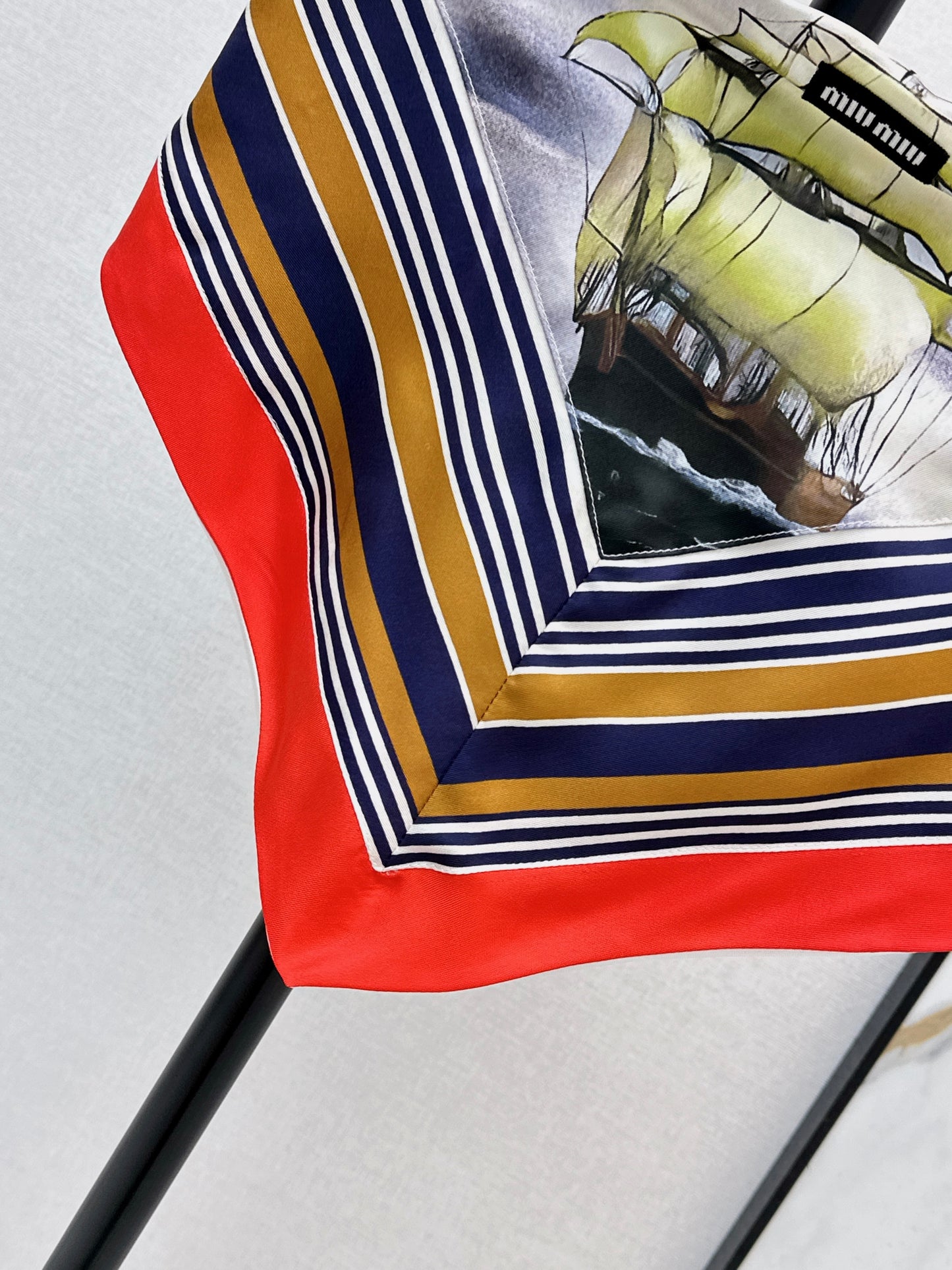 26SS NEW Age-reducing style printed tube top