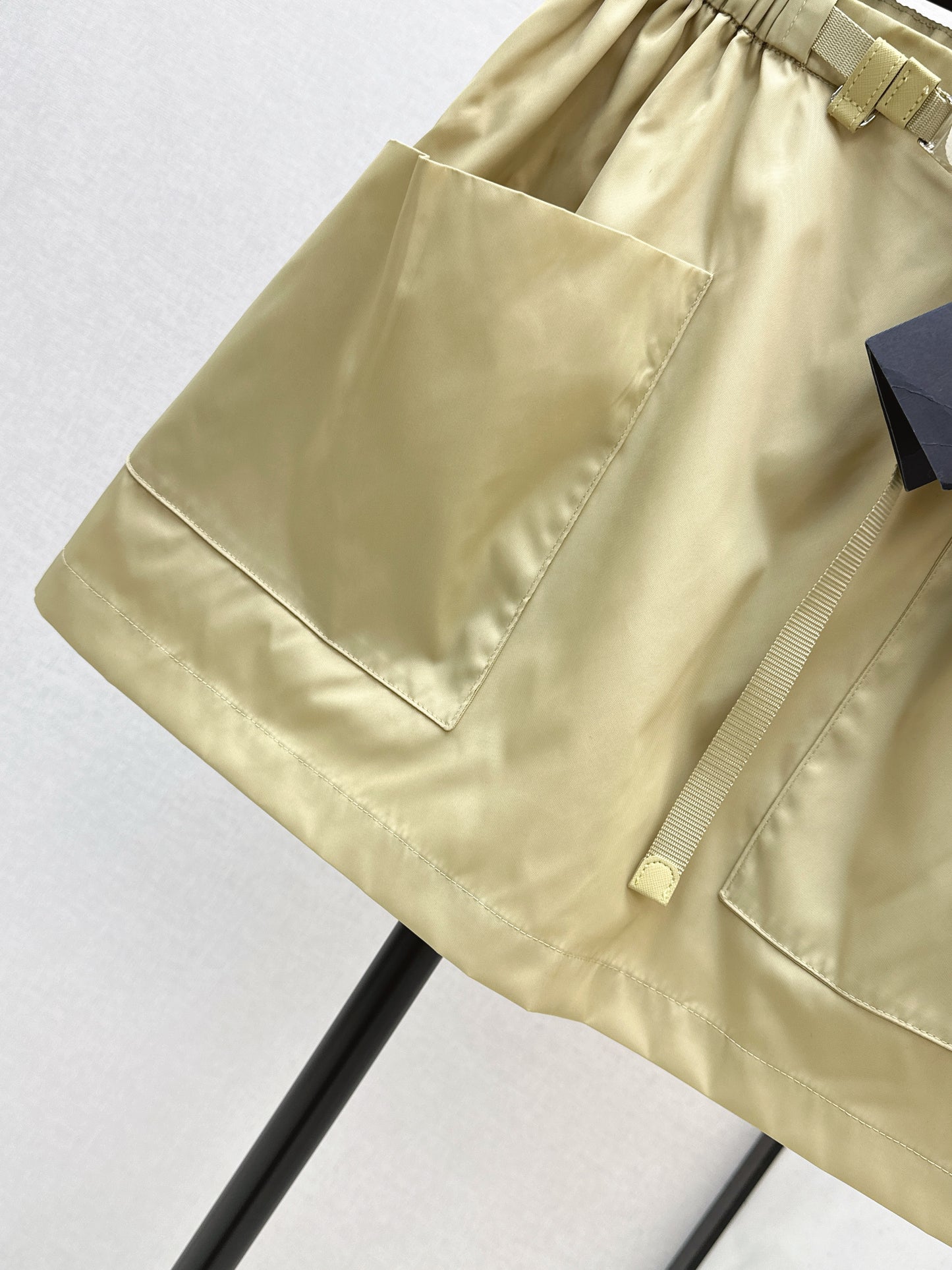26SS NEW Khaki elastic waist nylon short skirt