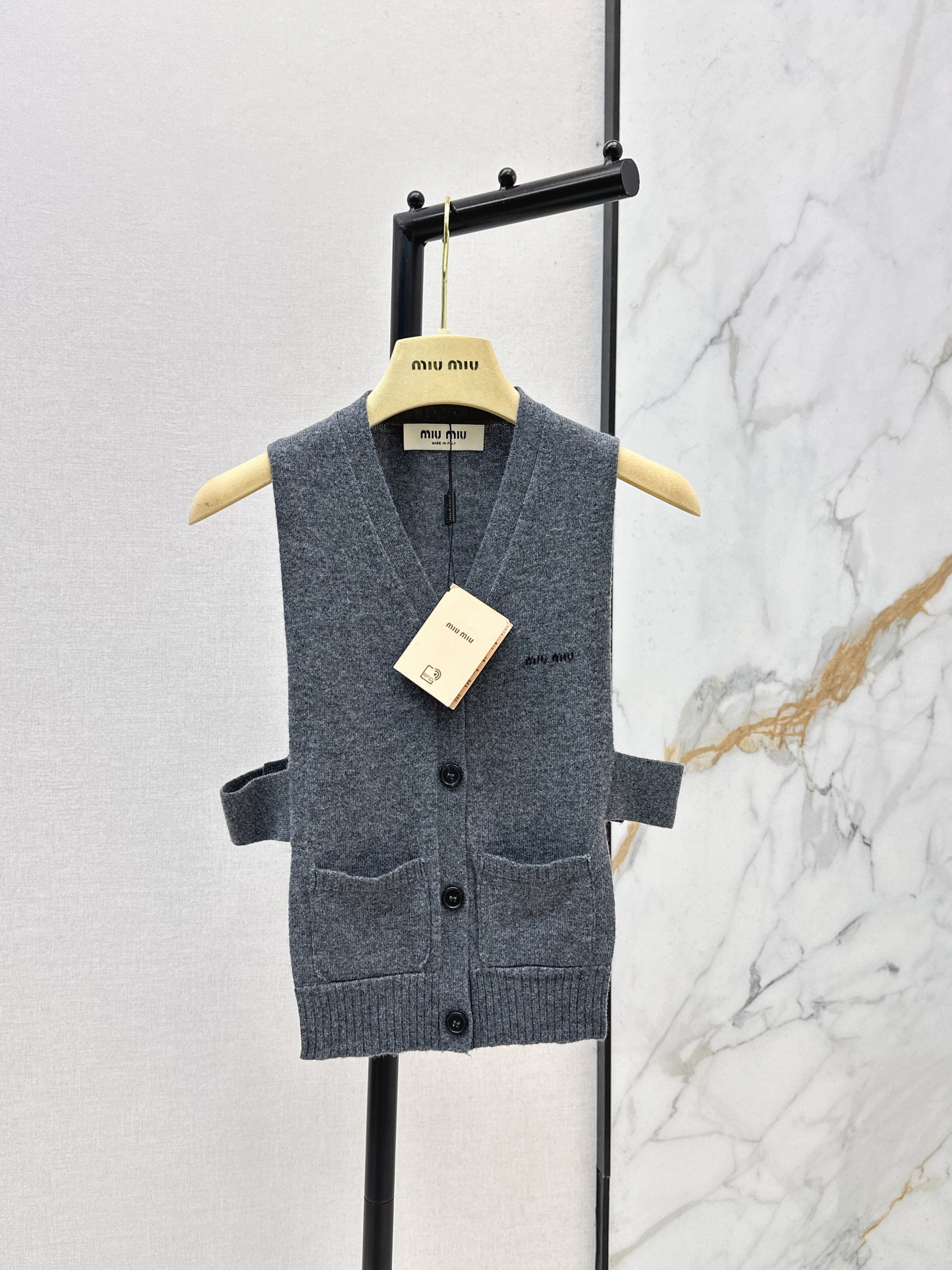 26SS NEW The must-have cashmere vest with concave shape