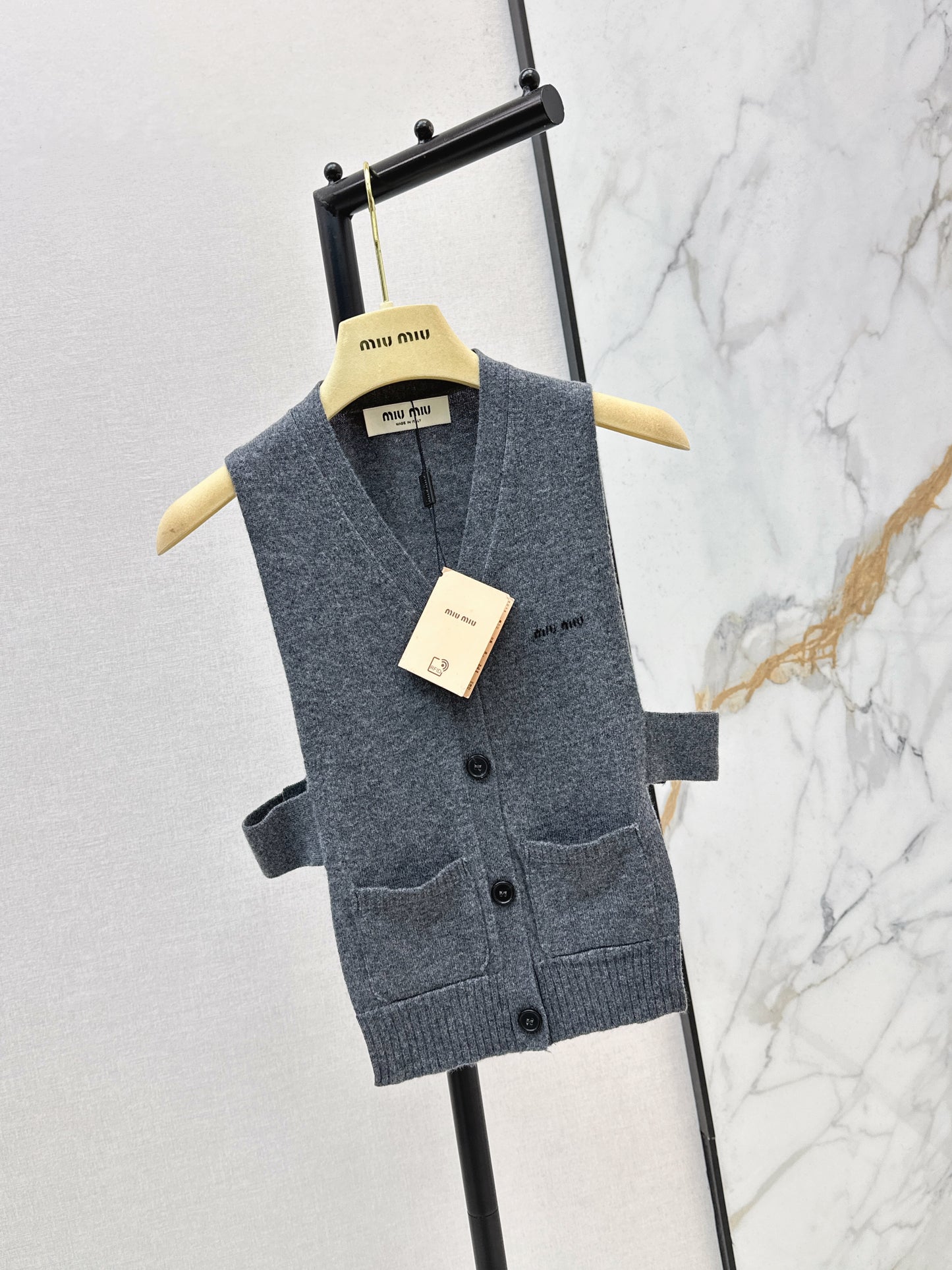 26SS NEW The must-have cashmere vest with concave shape
