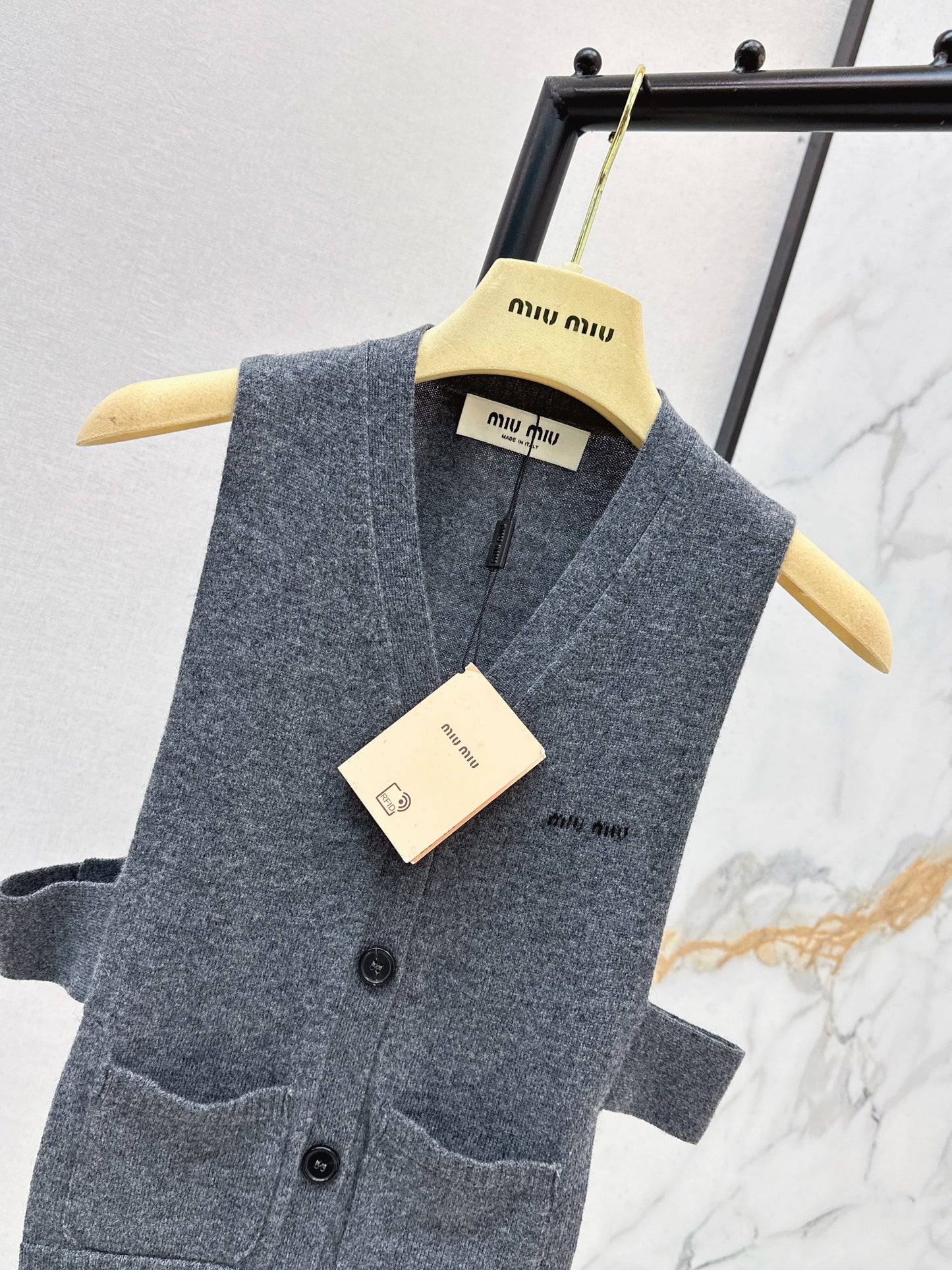 26SS NEW The must-have cashmere vest with concave shape