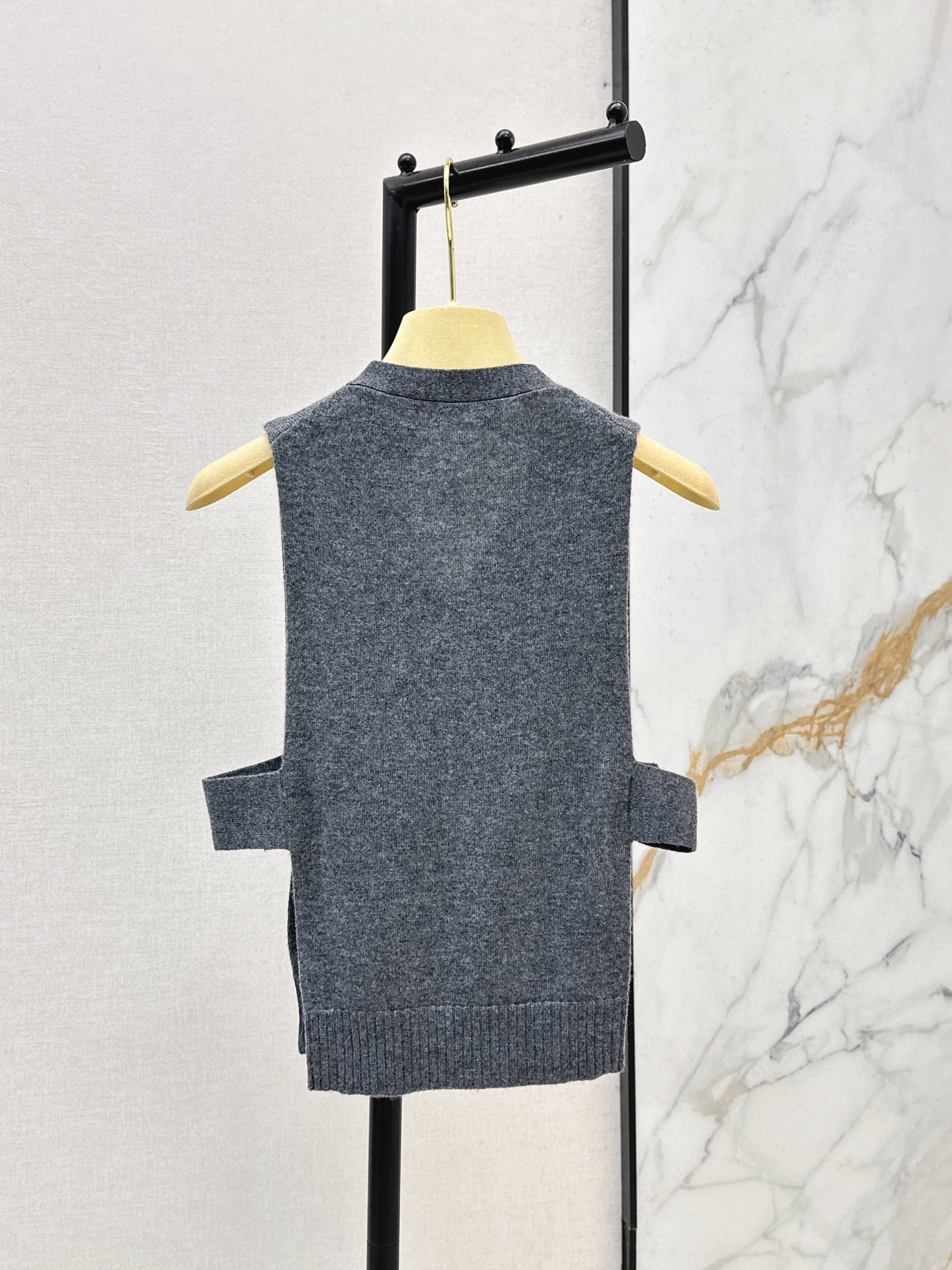 26SS NEW The must-have cashmere vest with concave shape