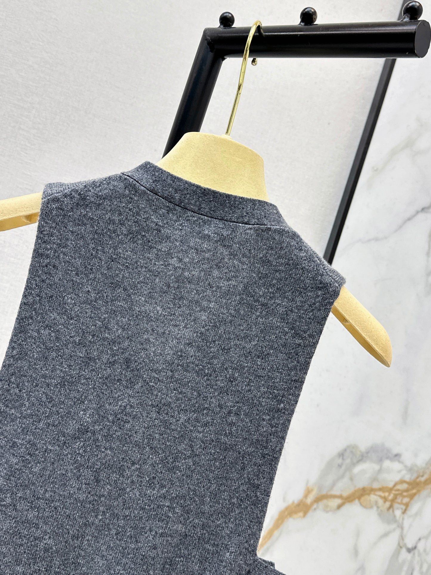 26SS NEW The must-have cashmere vest with concave shape