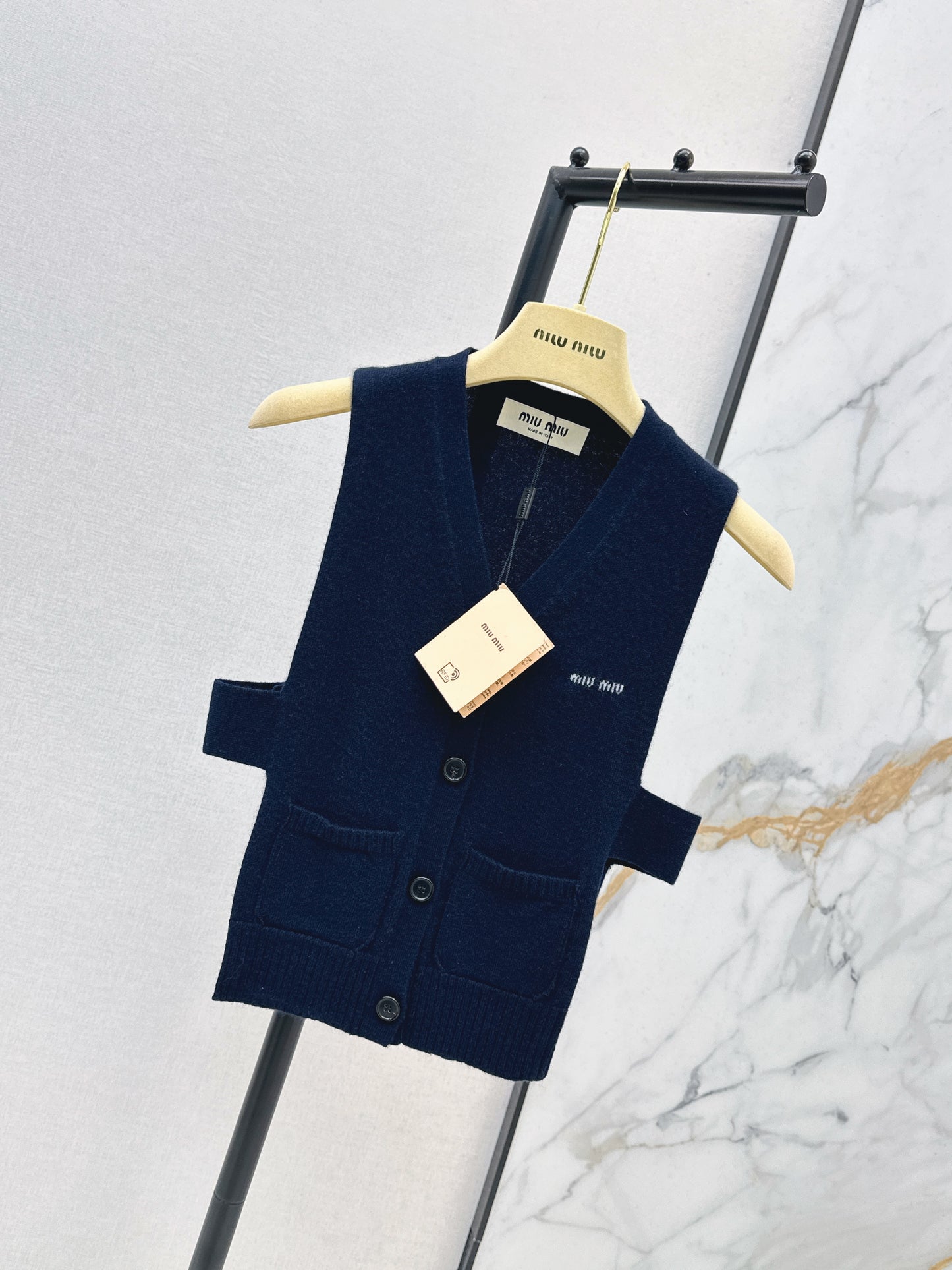 26SS NEW The must-have cashmere vest with concave shape