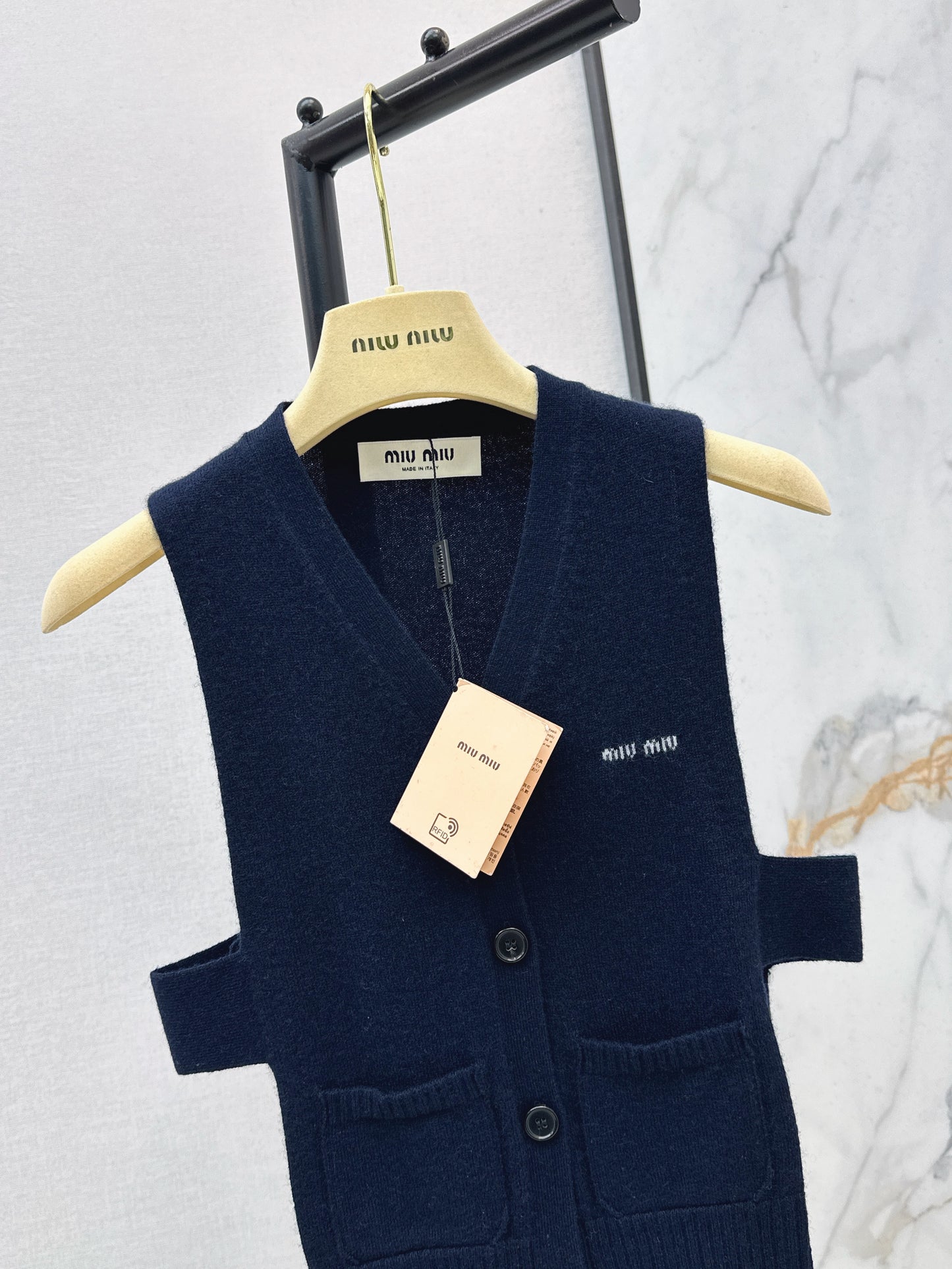 26SS NEW The must-have cashmere vest with concave shape