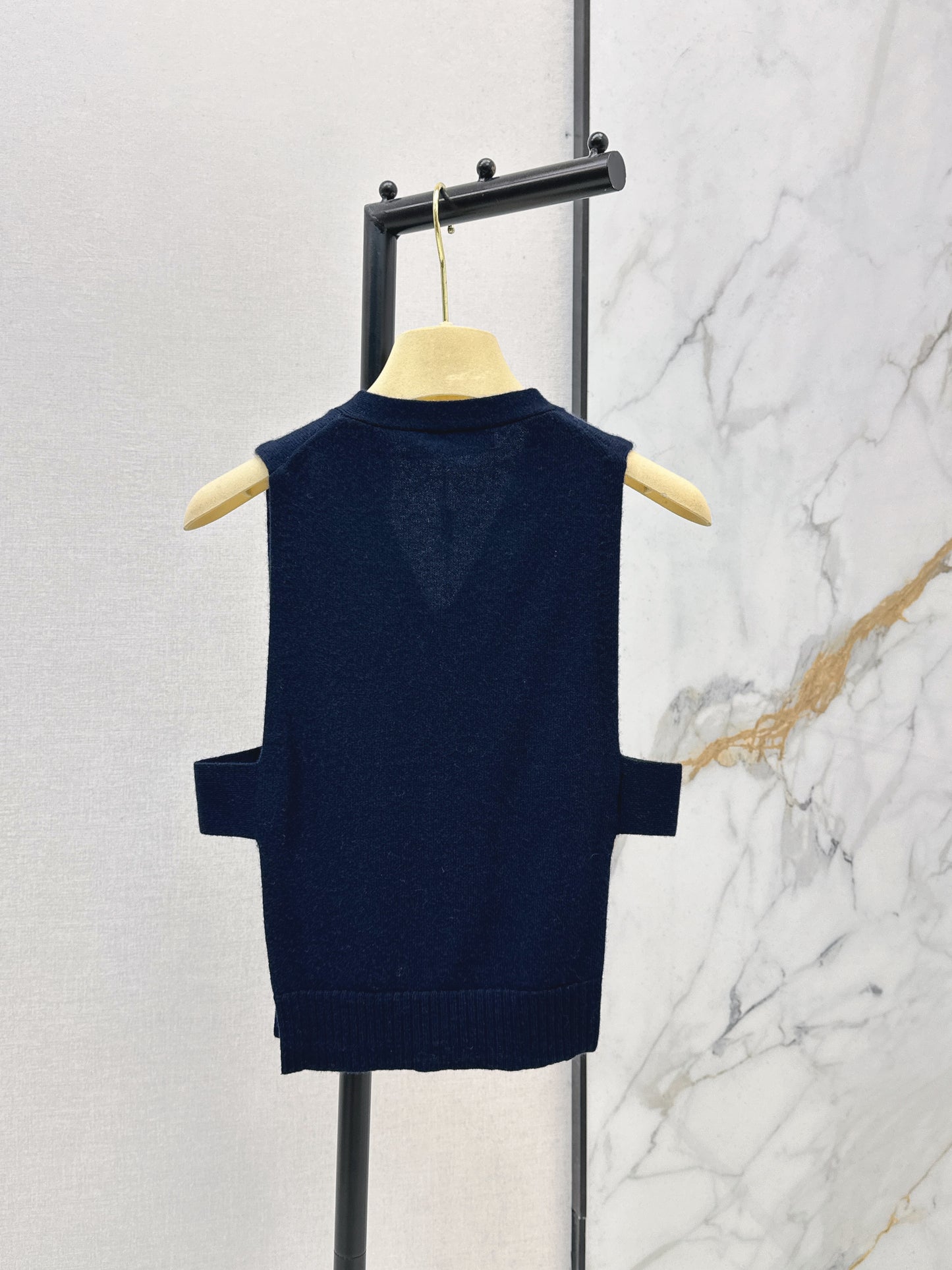 26SS NEW The must-have cashmere vest with concave shape