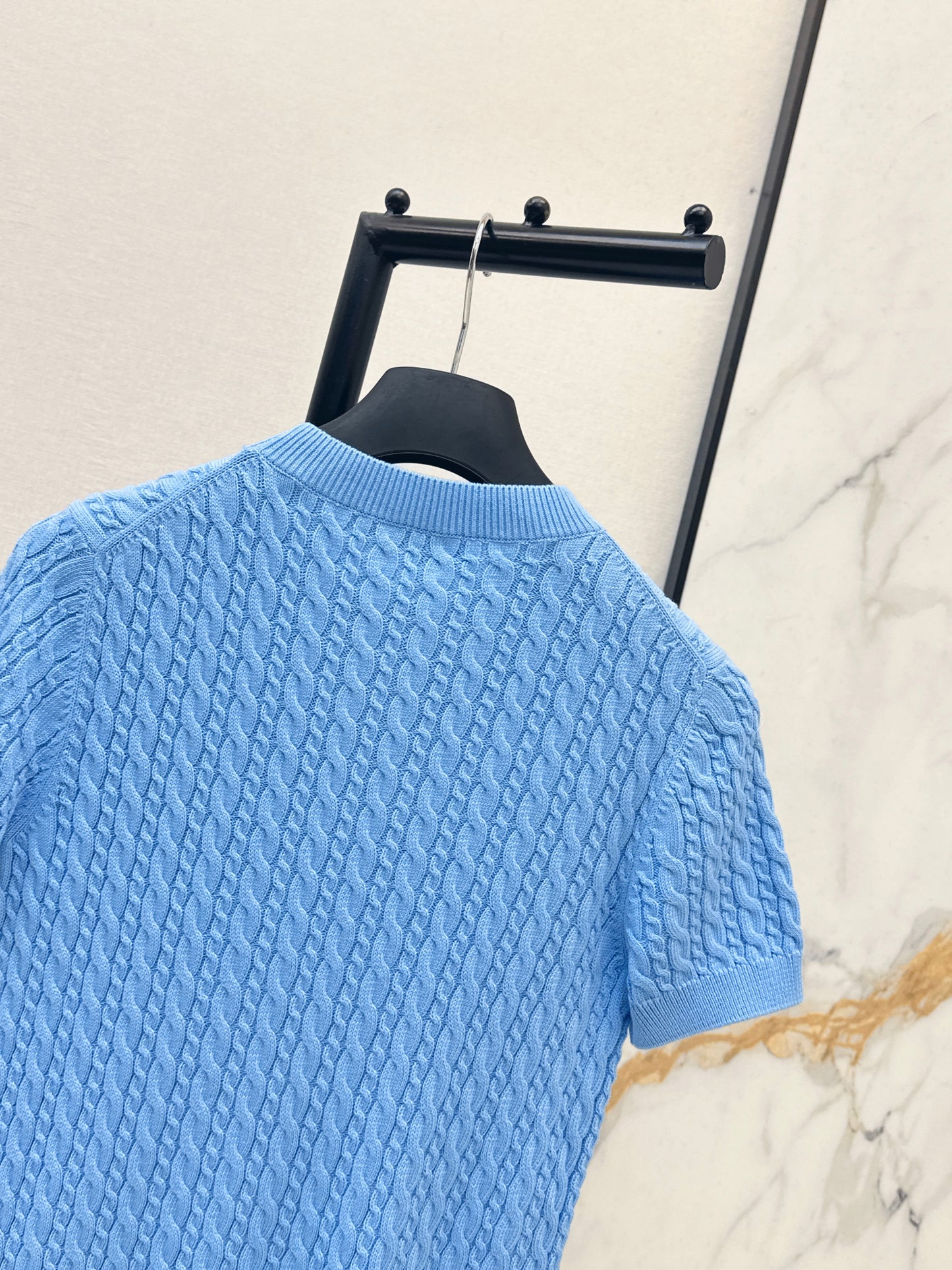 26SS NEU Sommer blauer Rundhals-Strickpullover mit kurzen Ärmeln