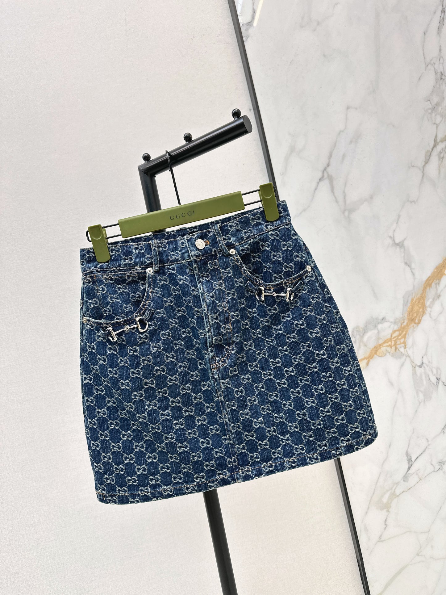 26SS NEW logo jacquard horseshoe buckle denim skirt