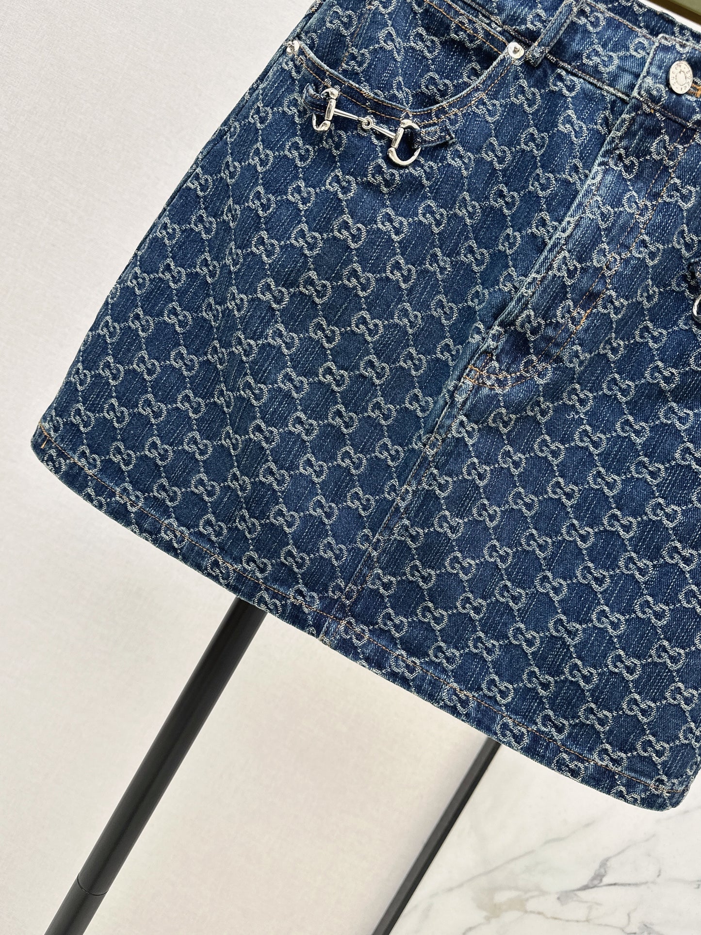 26SS NEW logo jacquard horseshoe buckle denim skirt