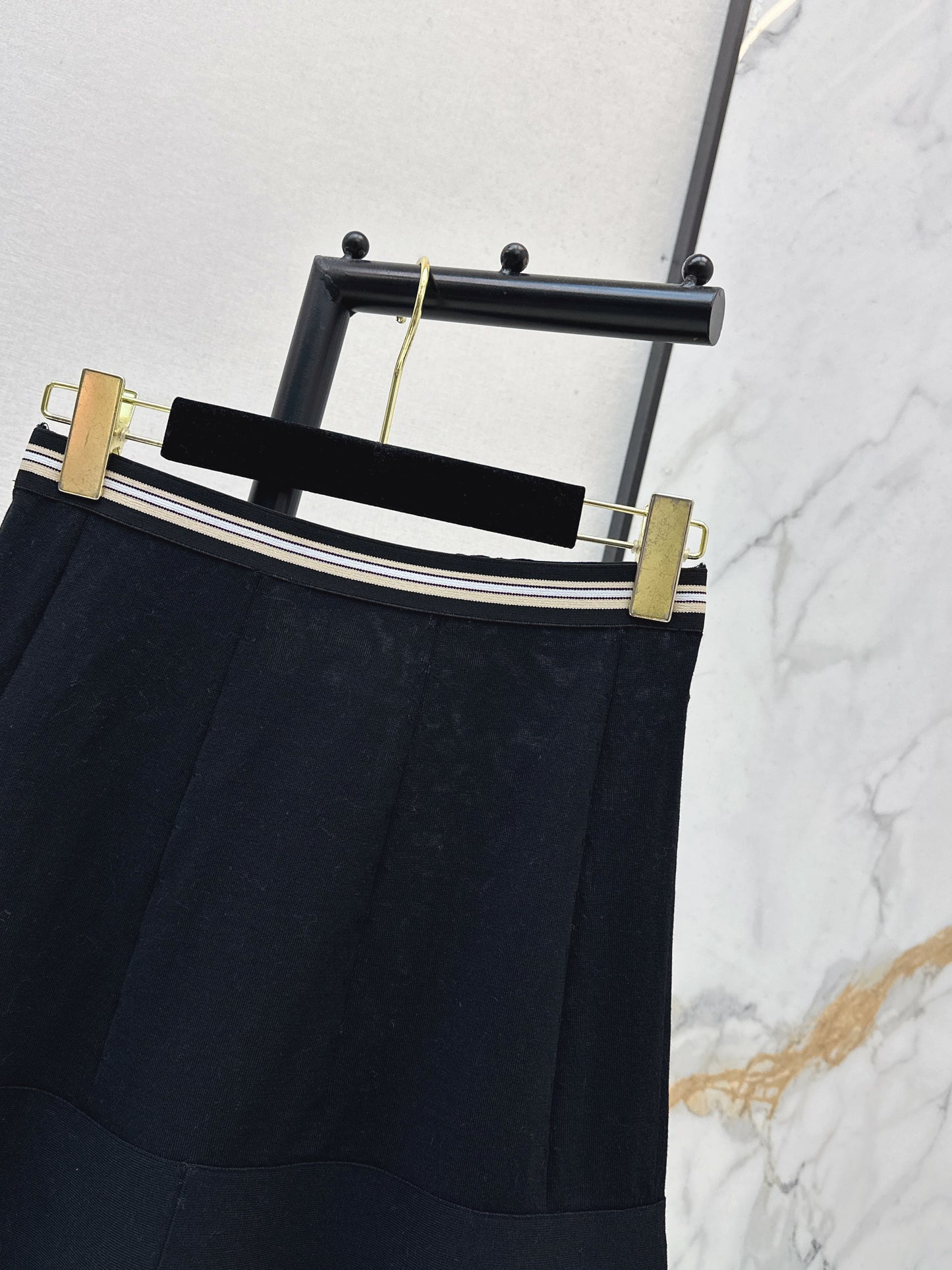 26SS NEW Black and white stripes on the waist + double CLogo centaur skirt