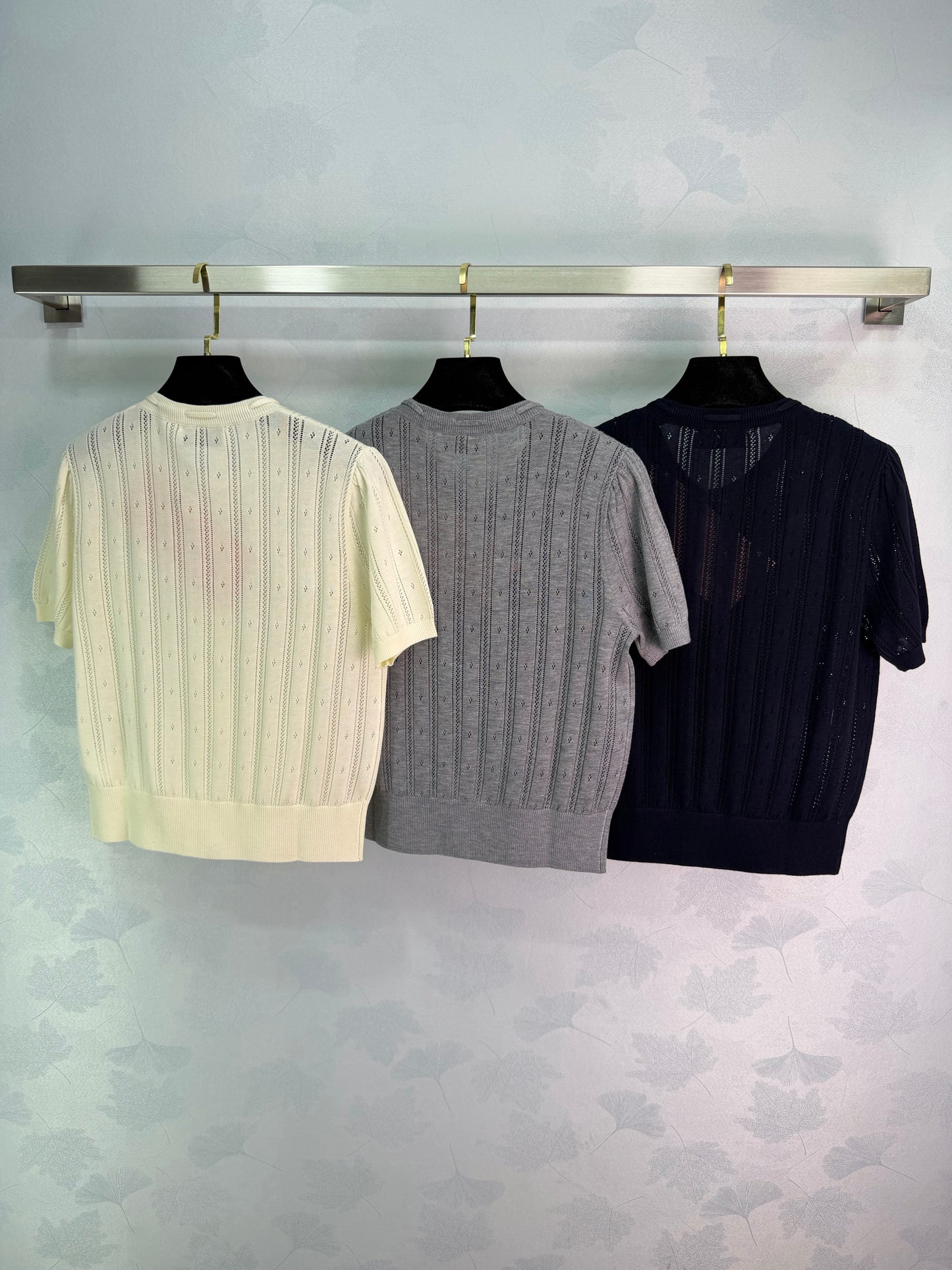 26SS NEU Rundhals-Kardigan mit Krawatten-Design und kurzen Ärmeln