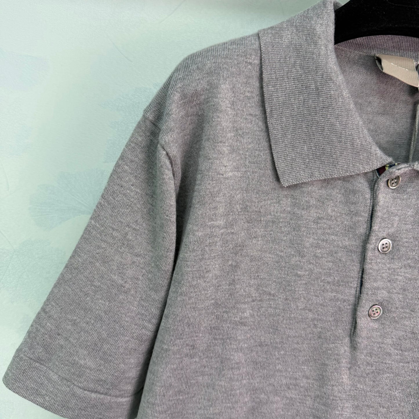 26SS NEUES Klassisches Revers Grau Kurzarm-Polohemd