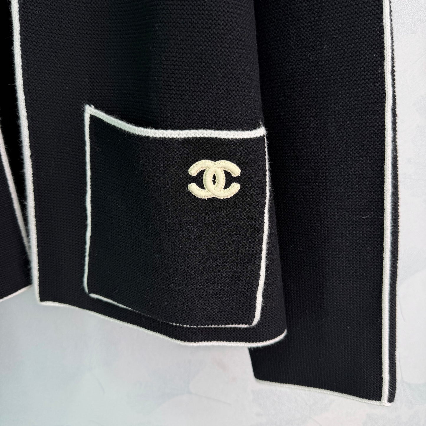 26SS NEW White piping knitted cardigan